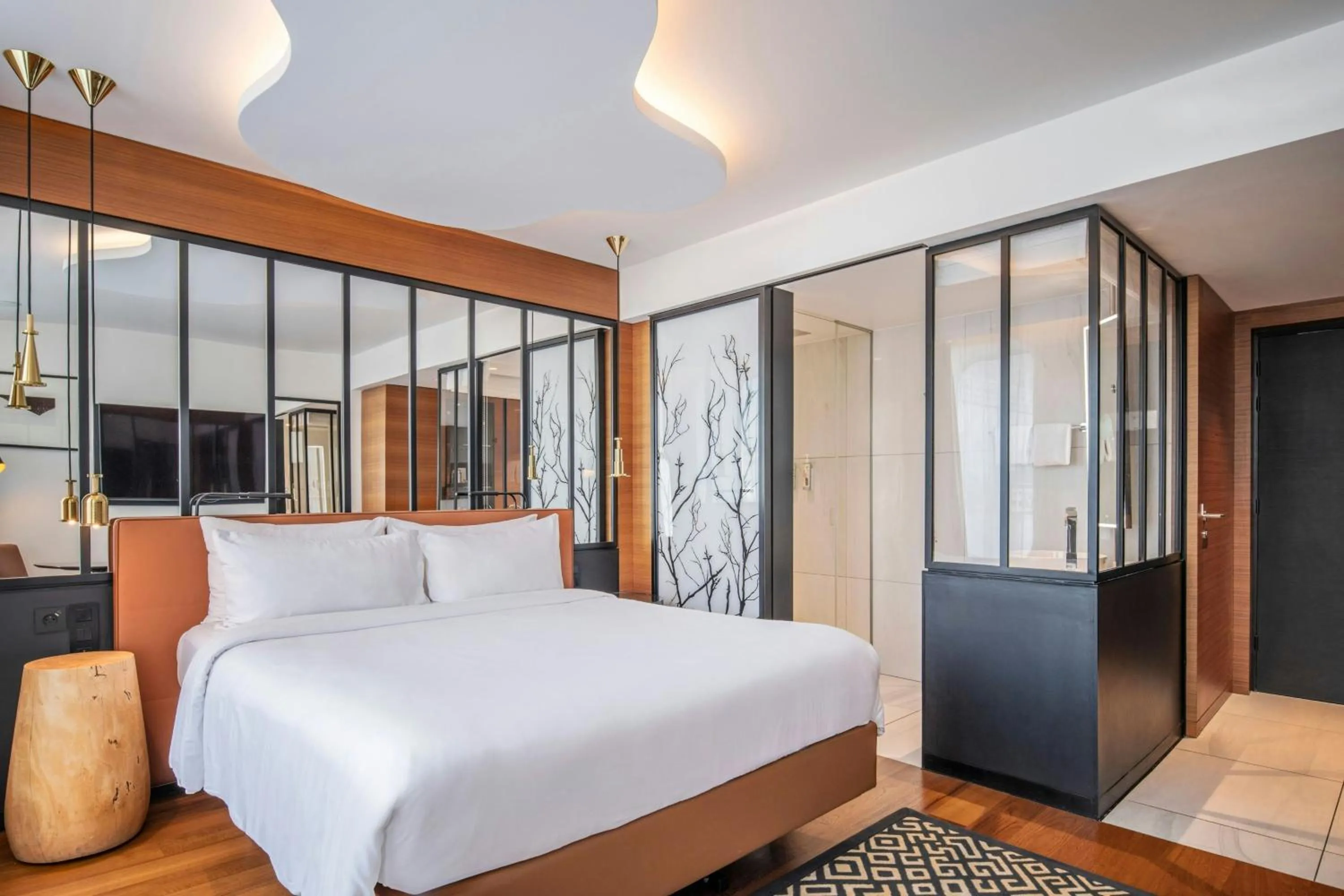Bathroom, Bed in Renaissance Paris Republique Hotel & Spa