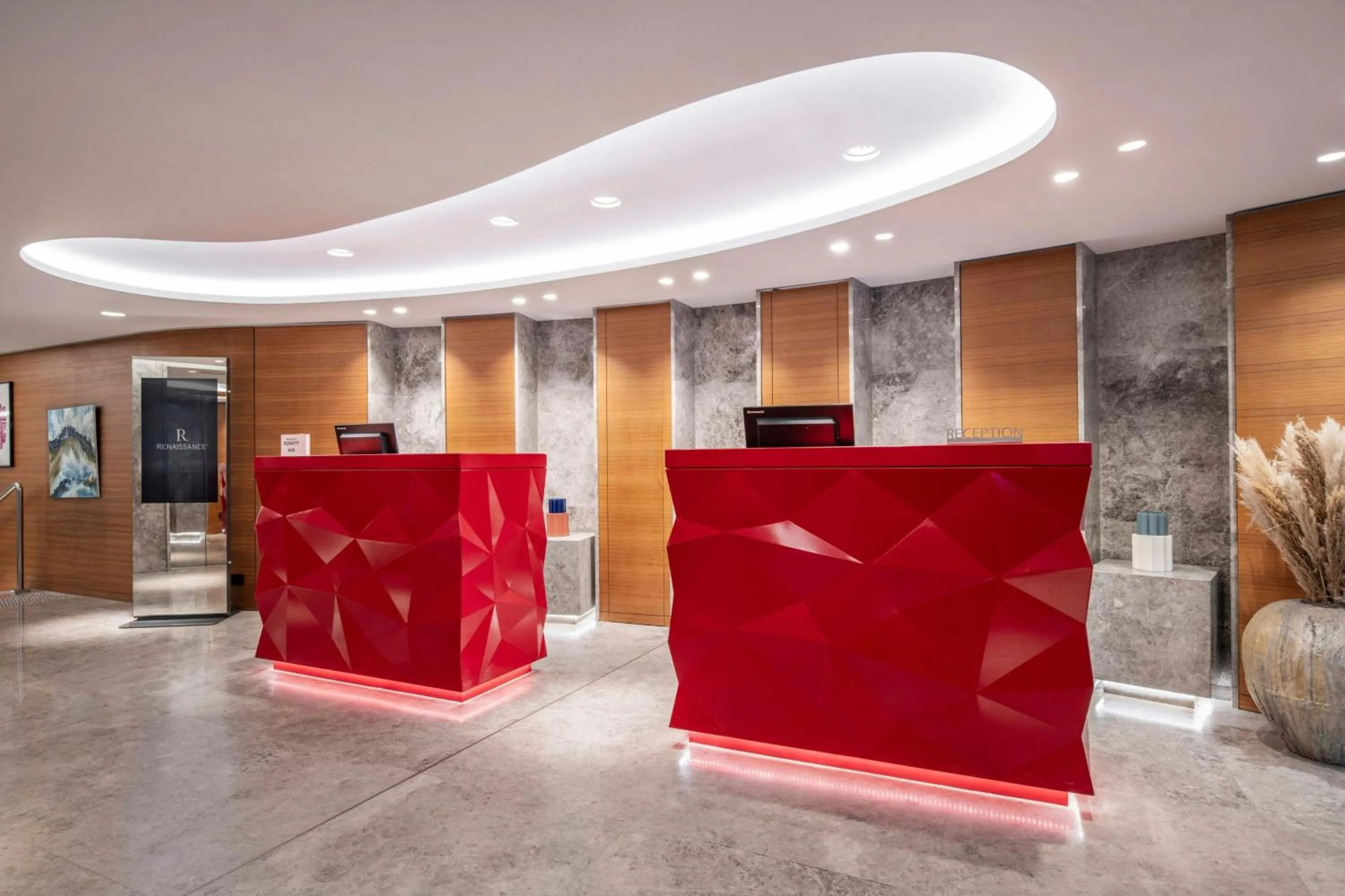 Lobby or reception in Renaissance Paris Republique Hotel & Spa