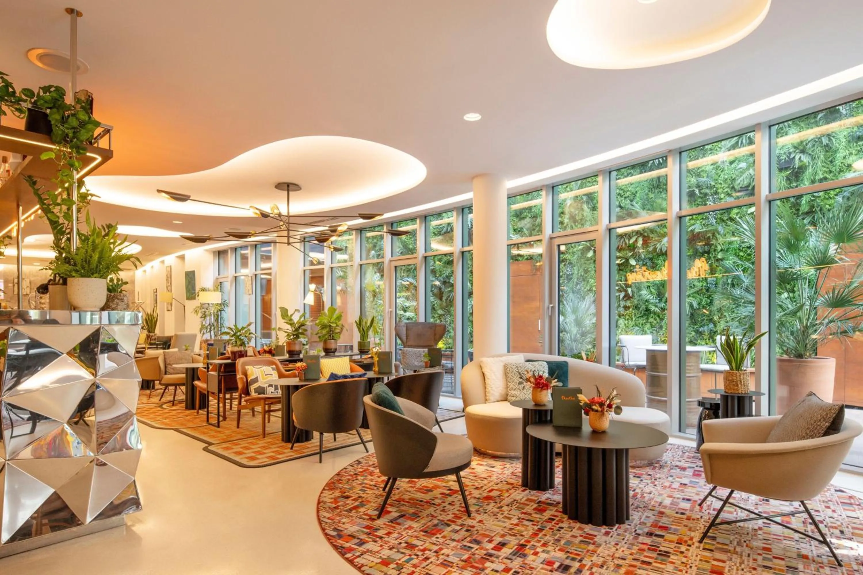 Restaurant/places to eat in Renaissance Paris Republique Hotel & Spa