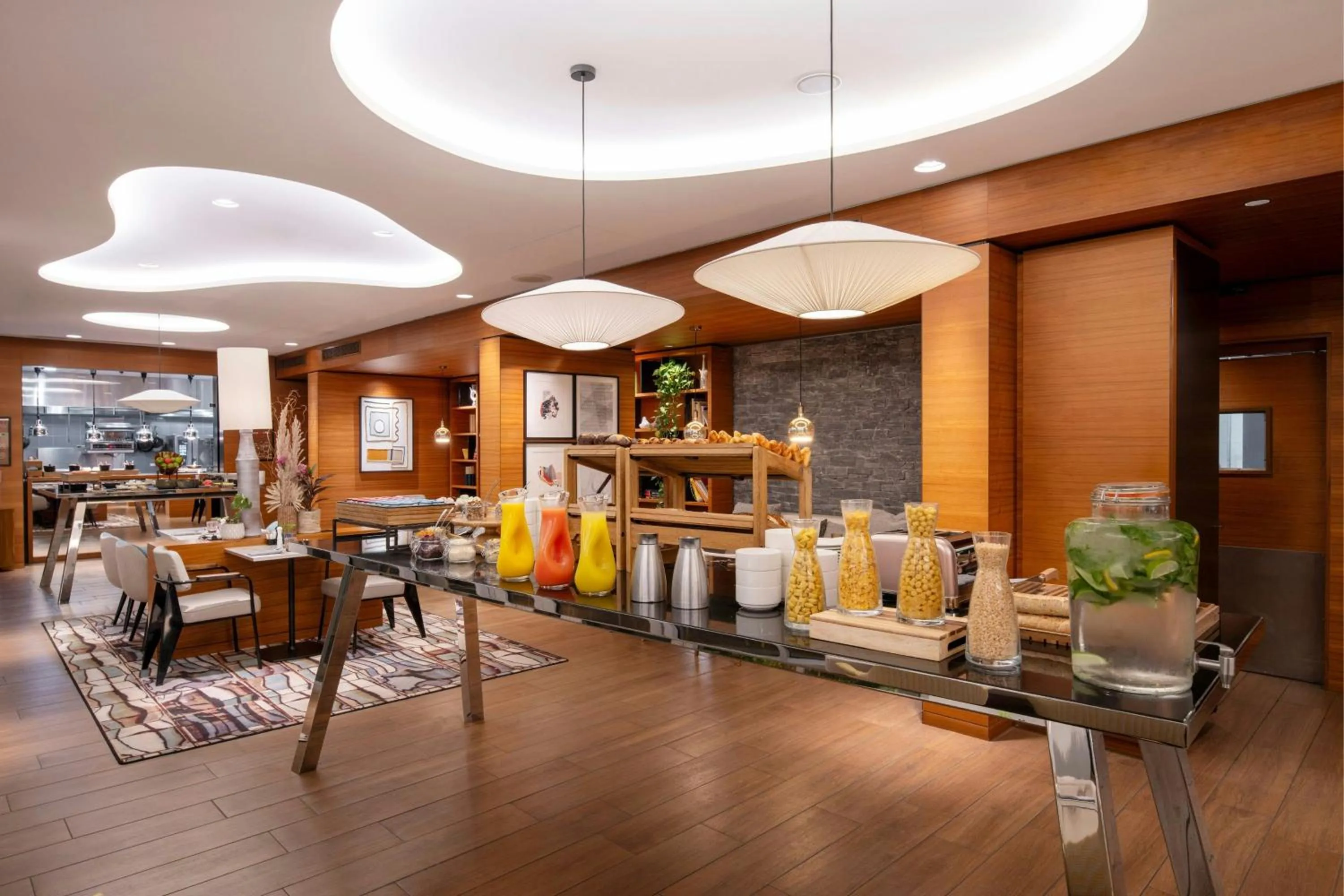 Restaurant/places to eat in Renaissance Paris Republique Hotel & Spa