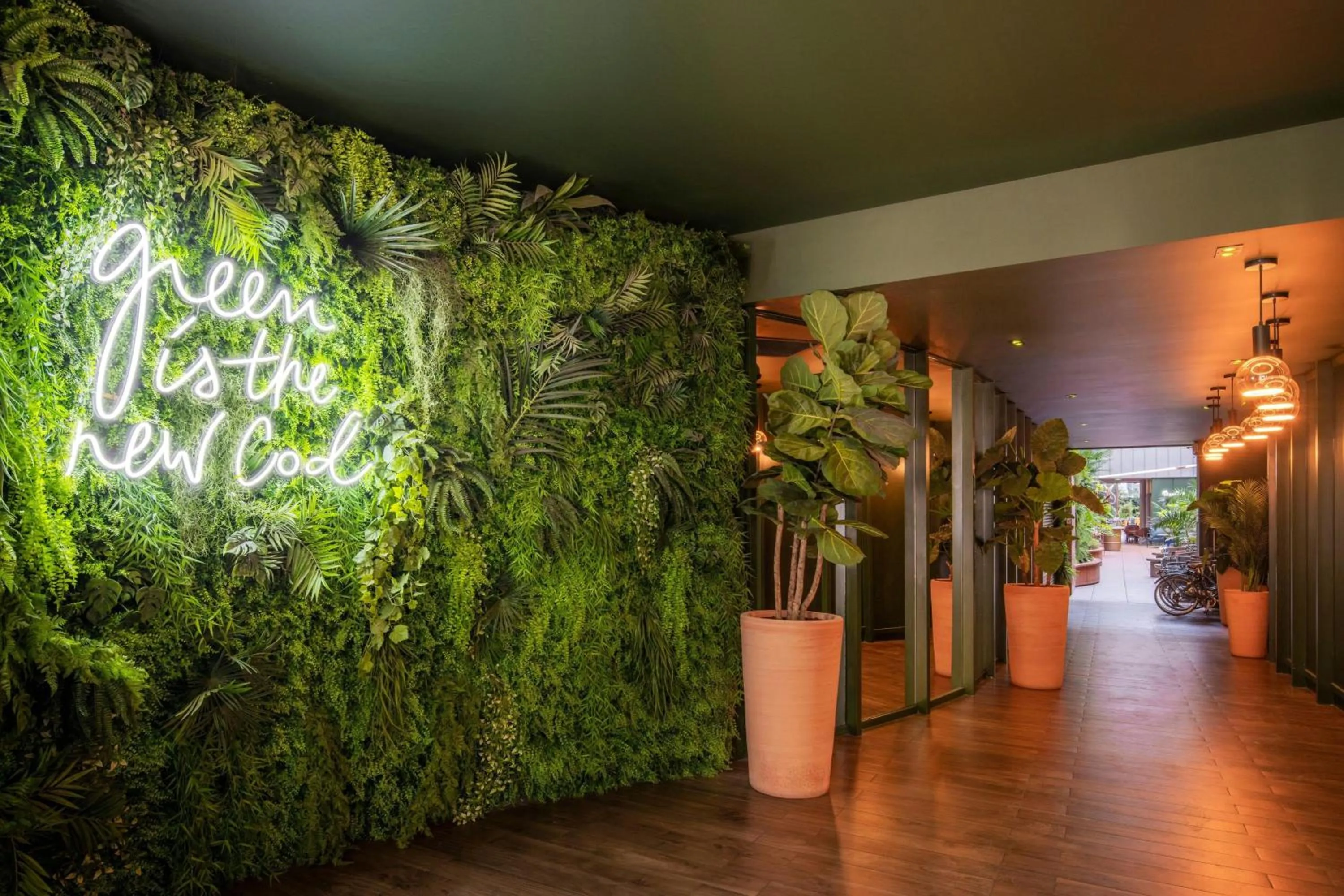 Restaurant/places to eat in Renaissance Paris Republique Hotel & Spa