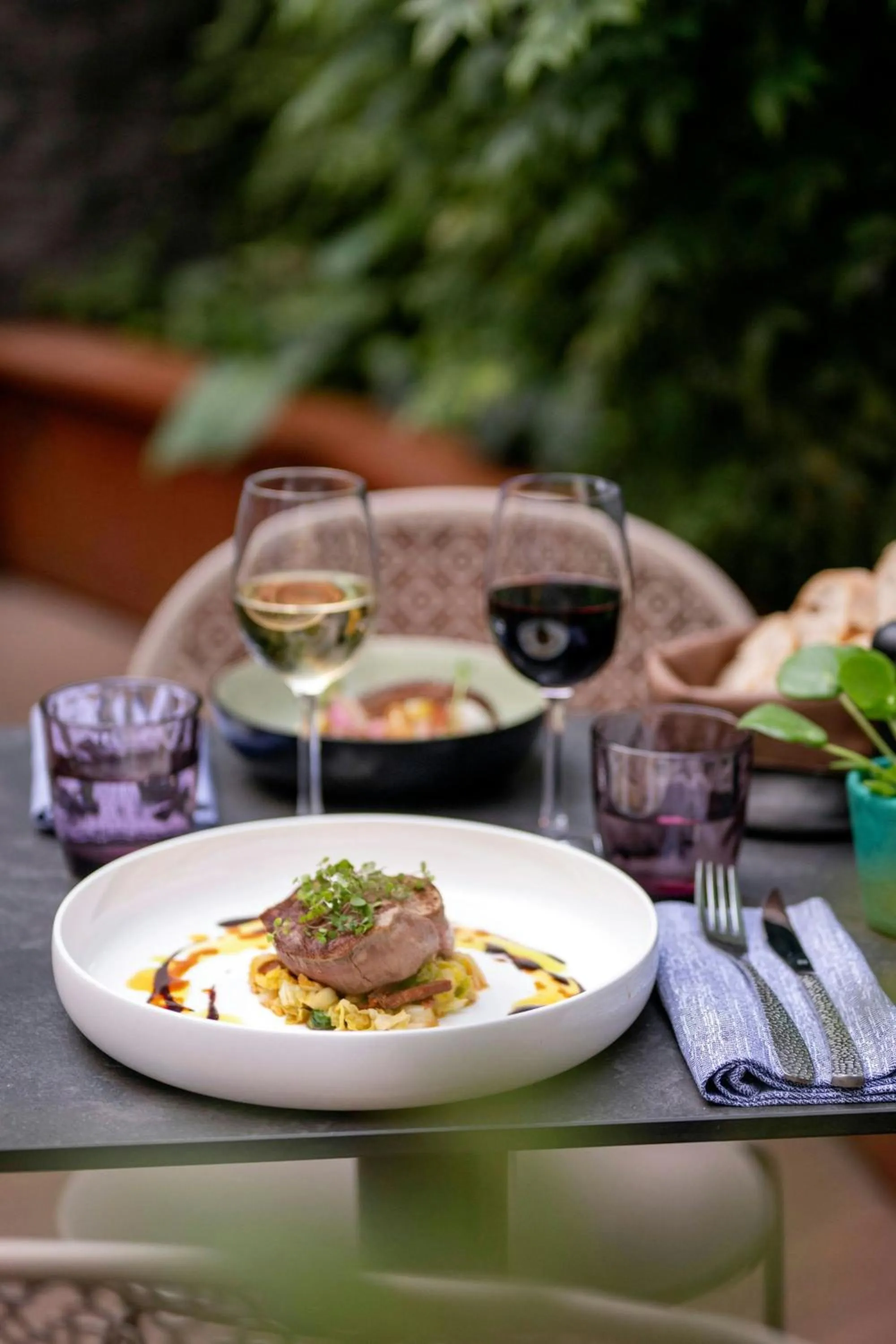 Restaurant/places to eat in Renaissance Paris Republique Hotel & Spa