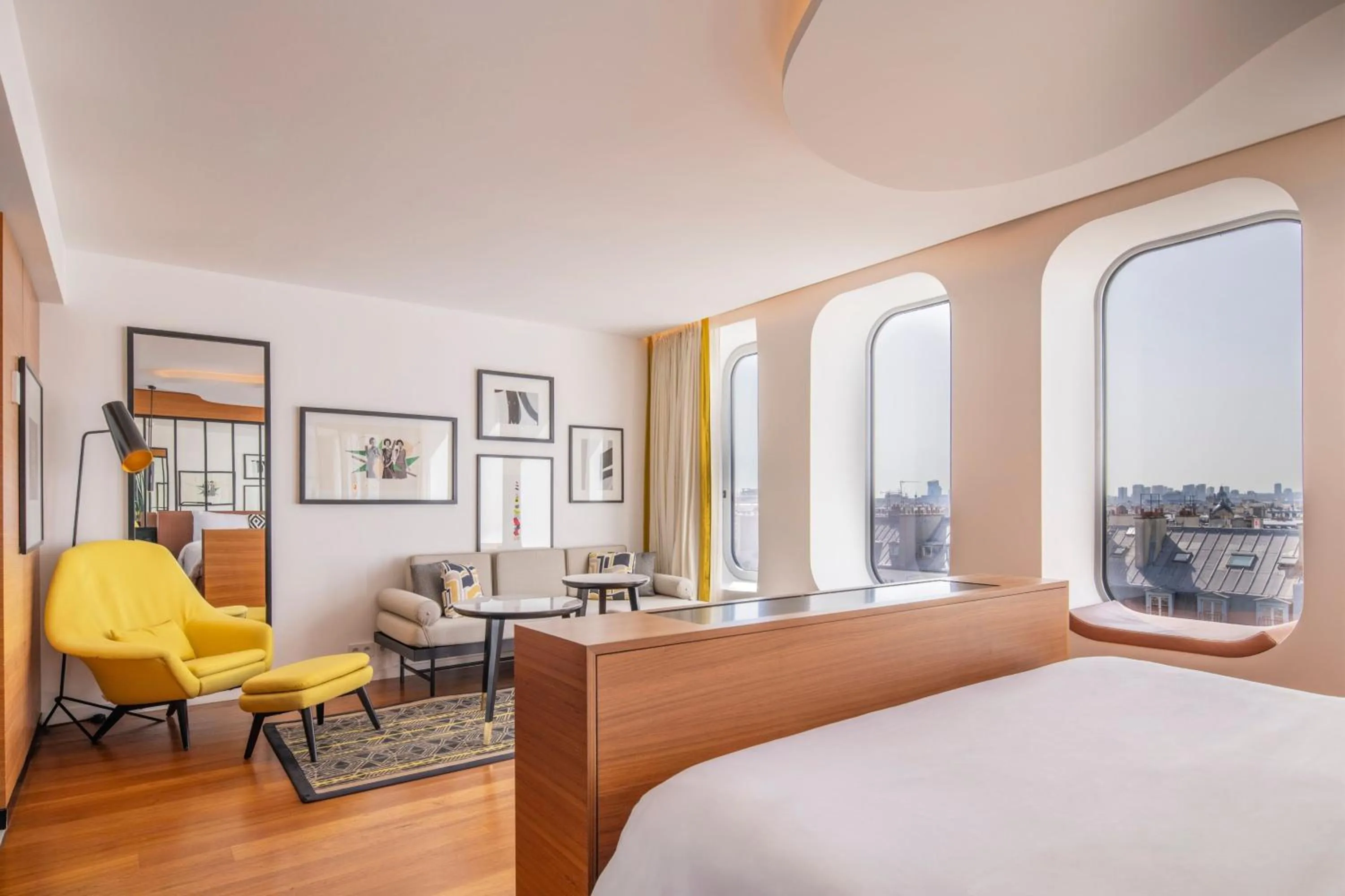 Bedroom, Bed in Renaissance Paris Republique Hotel & Spa