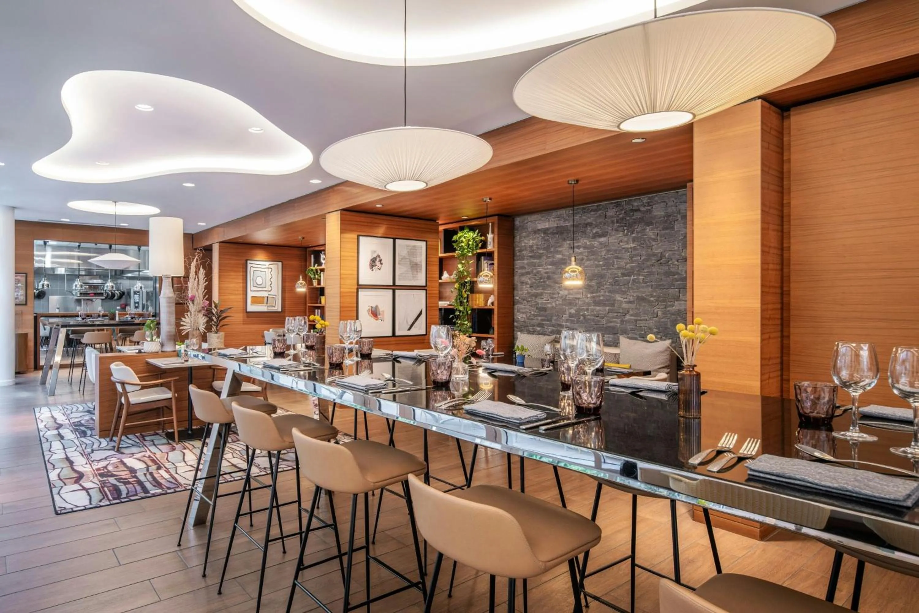 Restaurant/places to eat in Renaissance Paris Republique Hotel & Spa