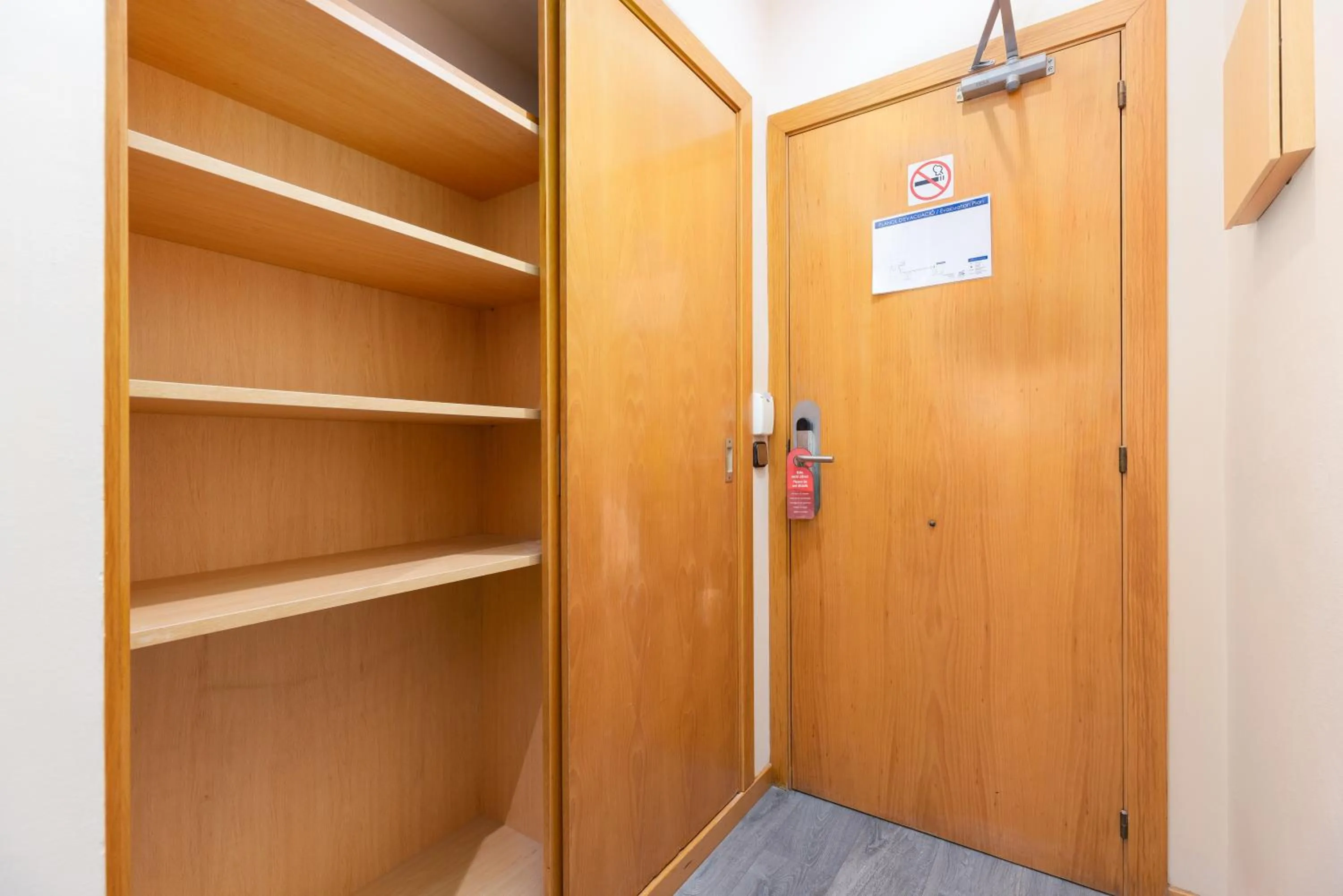 wardrobe in Apartamentos DV