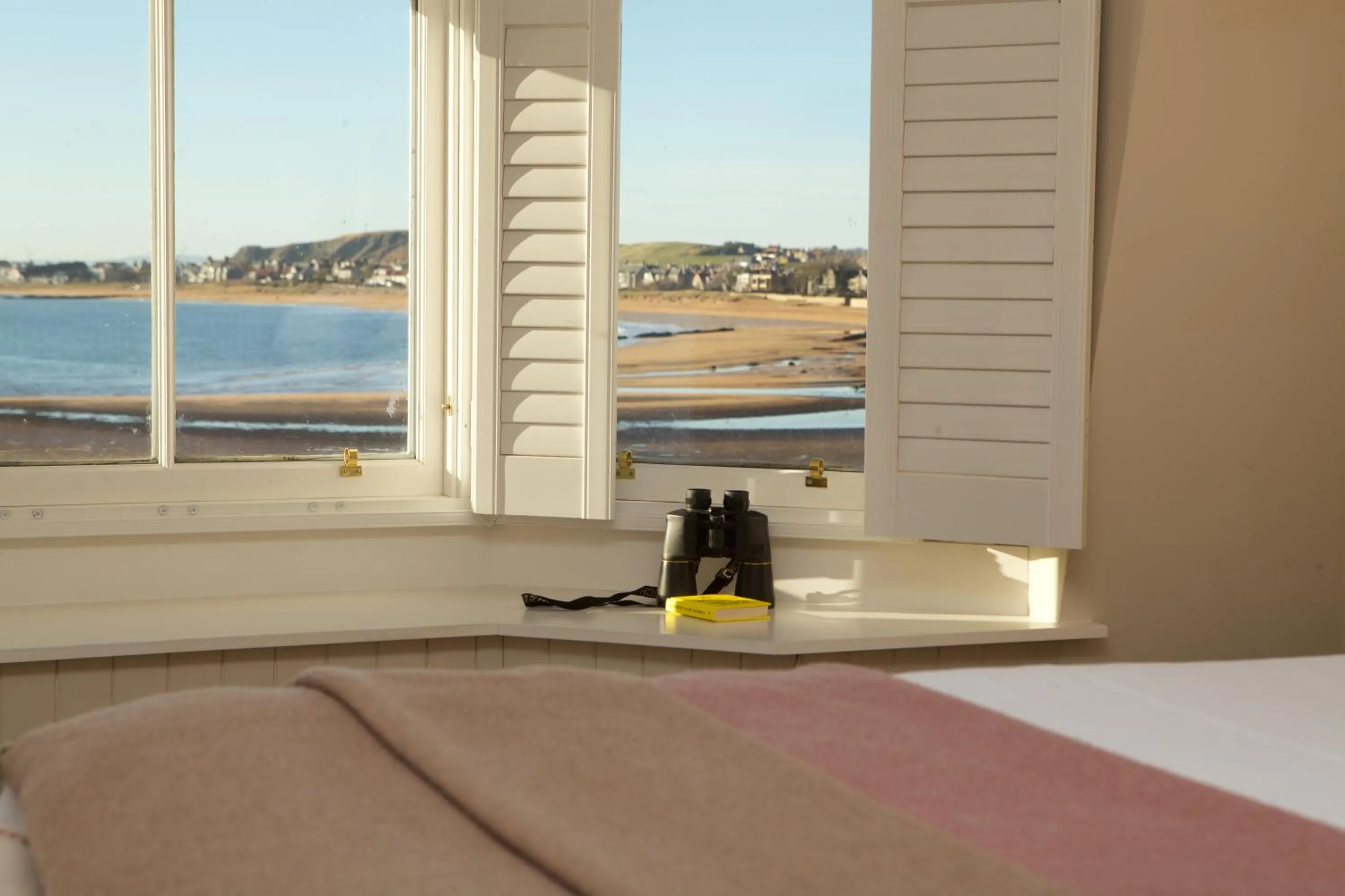 View (from property/room), Bed in The Ship Inn