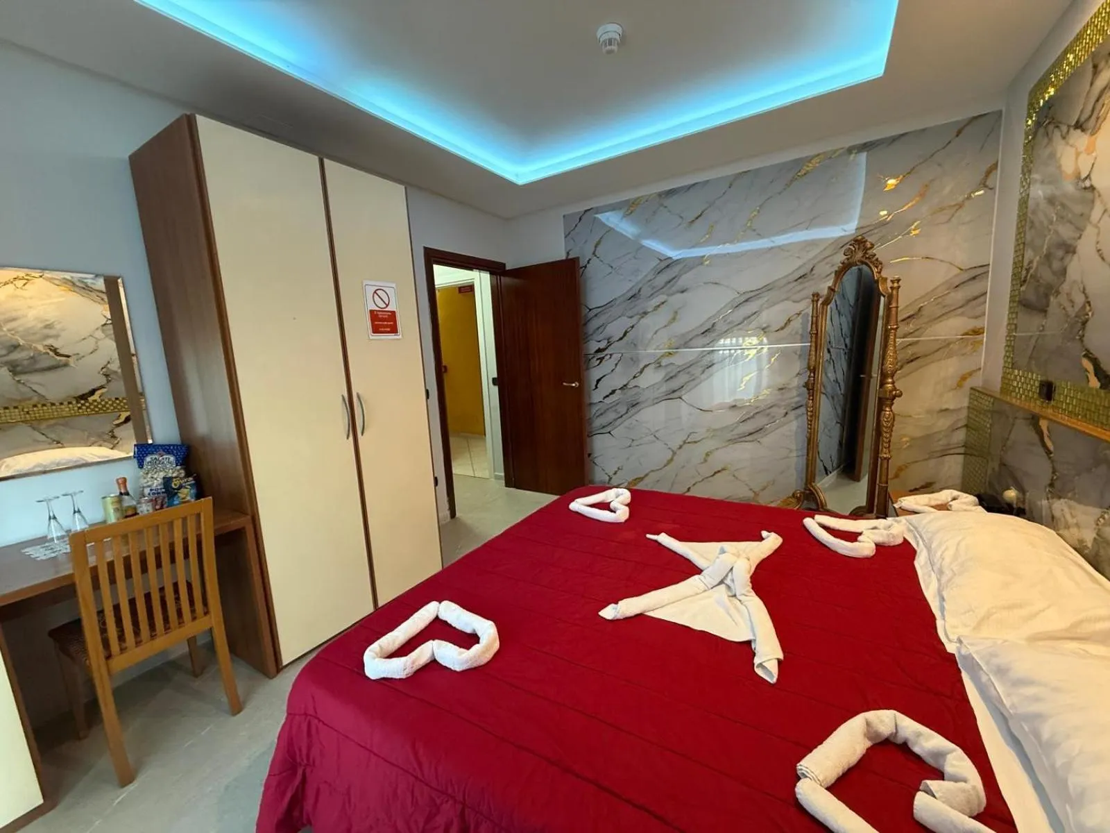 Bed in Hotel Happy Days