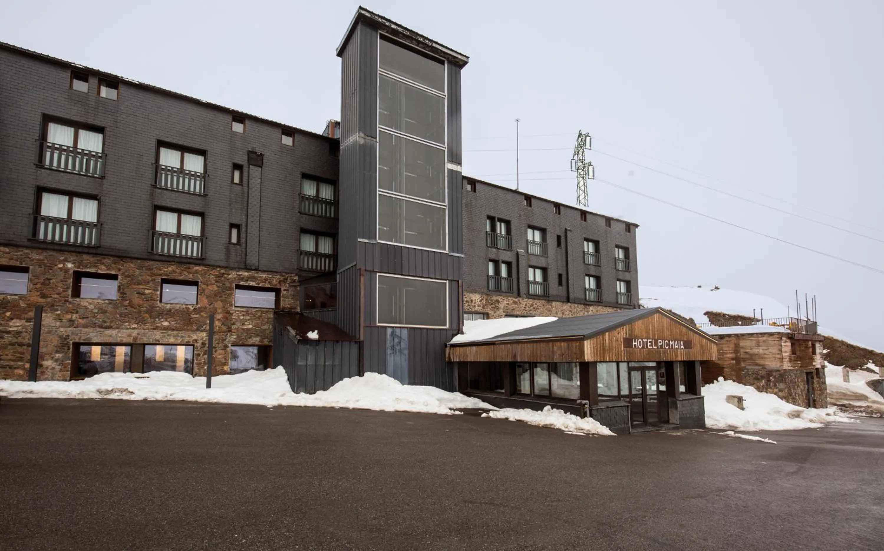 Property building in Pic Maià Mountain Hotel