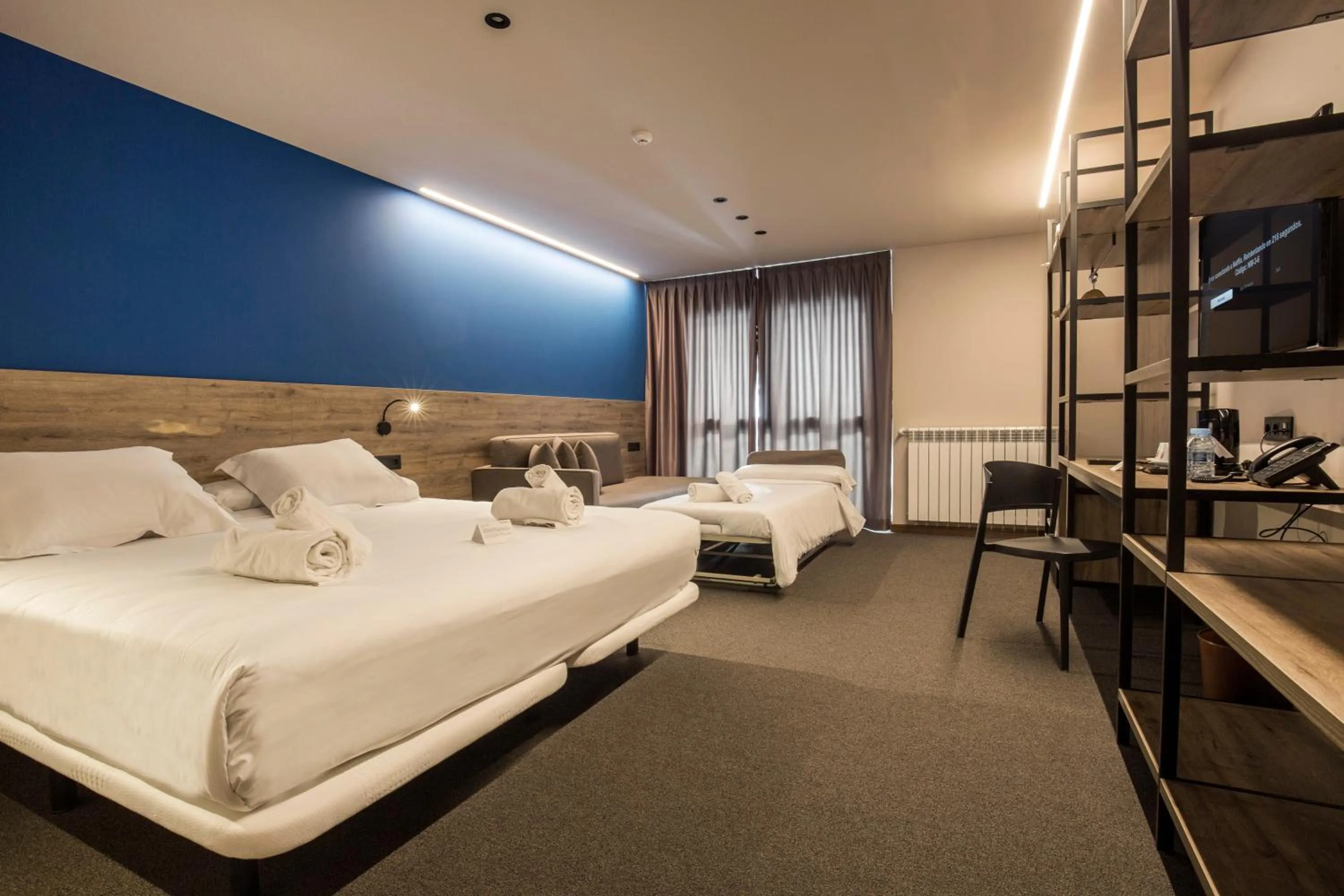 Photo of the whole room, Bed in Pic Maià Mountain Hotel