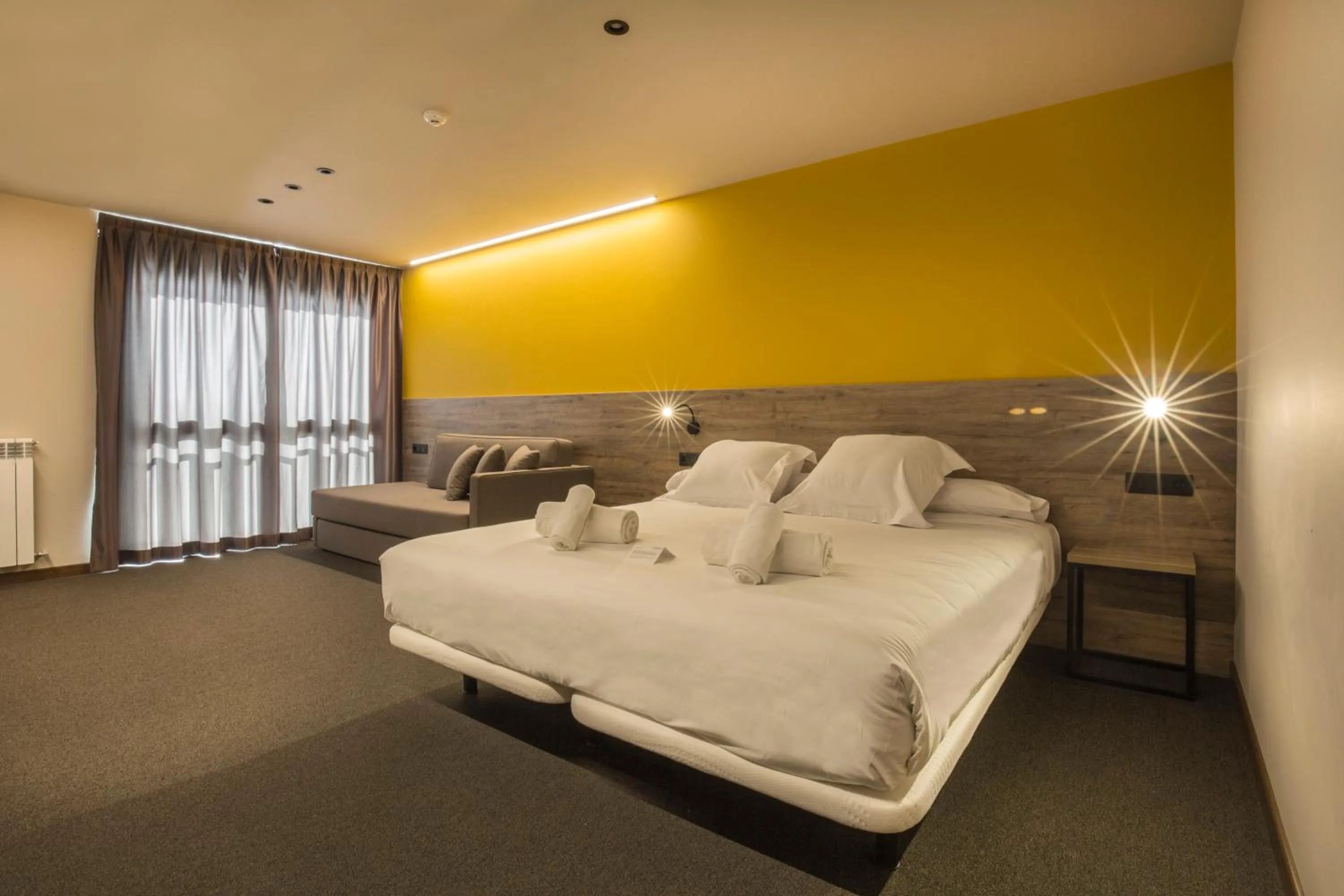 Photo of the whole room, Bed in Pic Maià Mountain Hotel