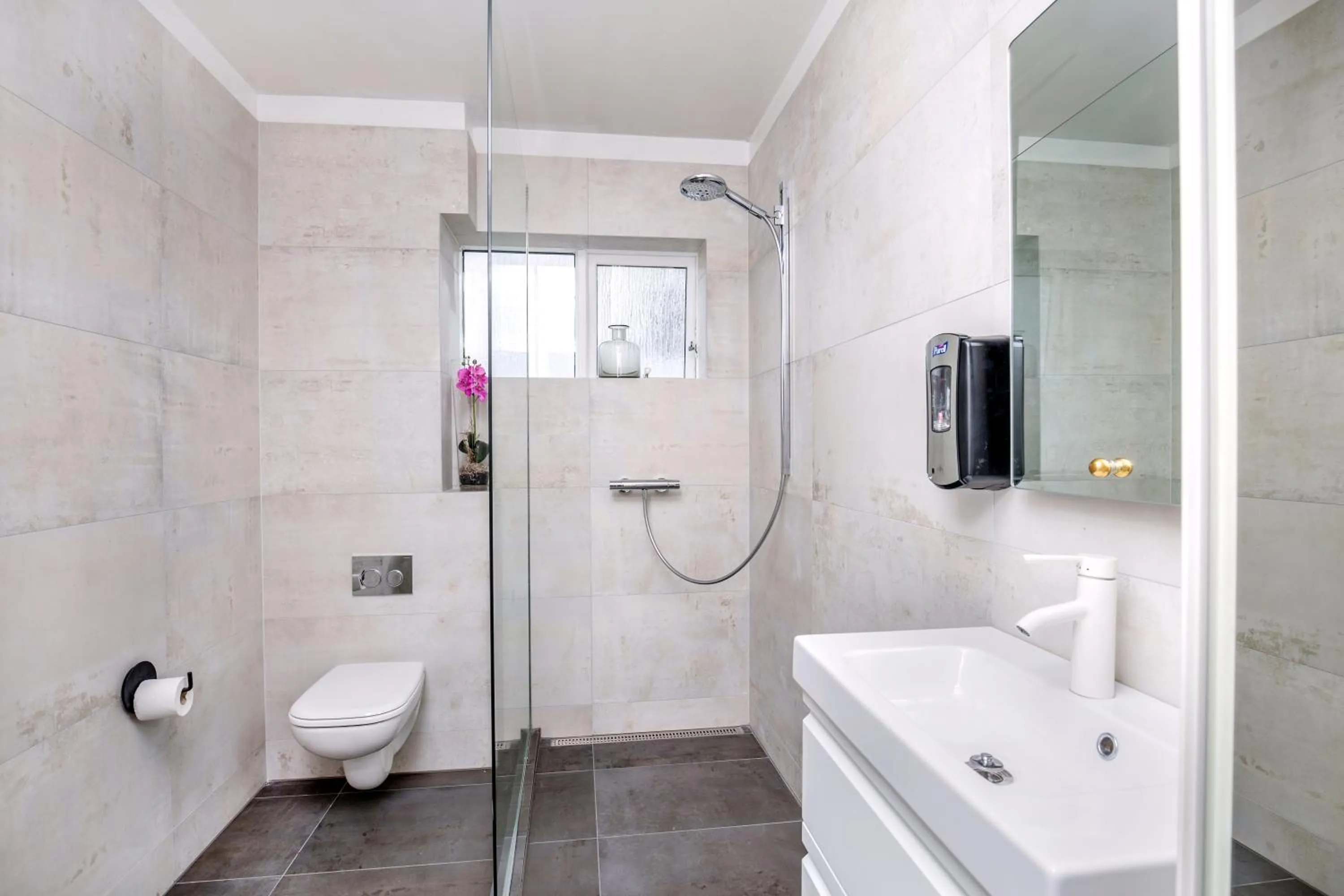 Bathroom in Freyja Guesthouse & Suites