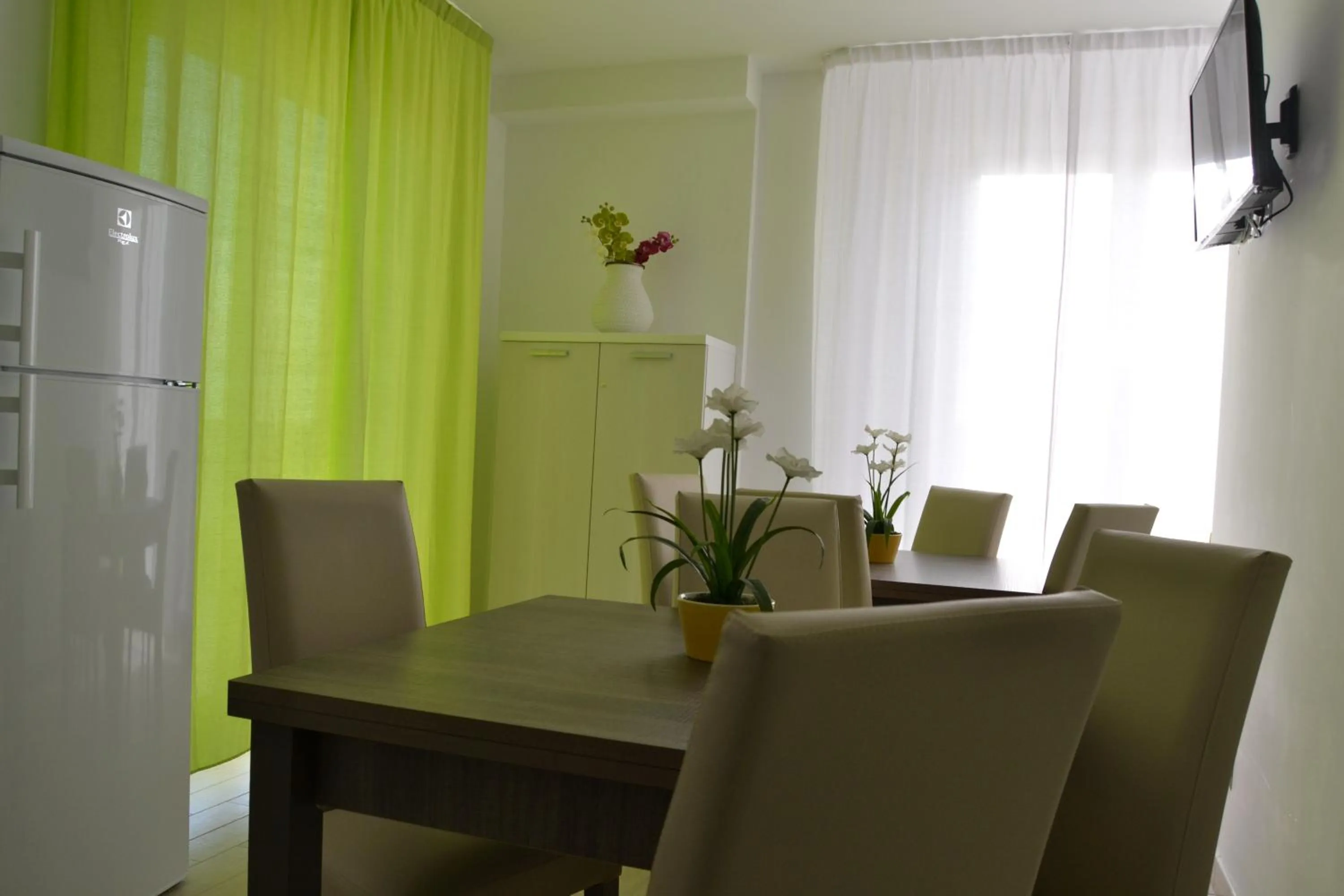 Communal lounge/ TV room in B&B Baglio Santa Croce