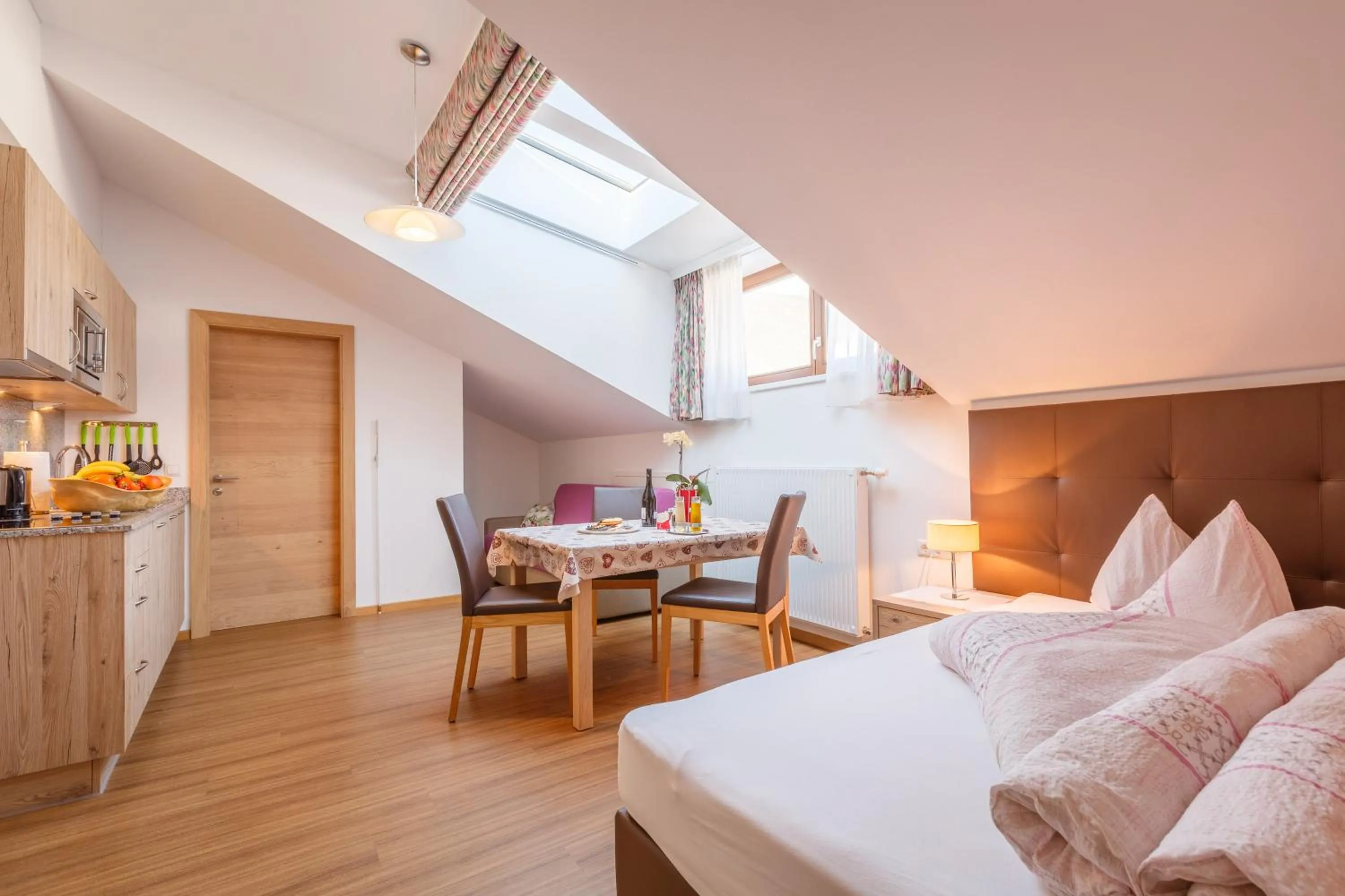 Photo of the whole room, Bed in Residence Silvia