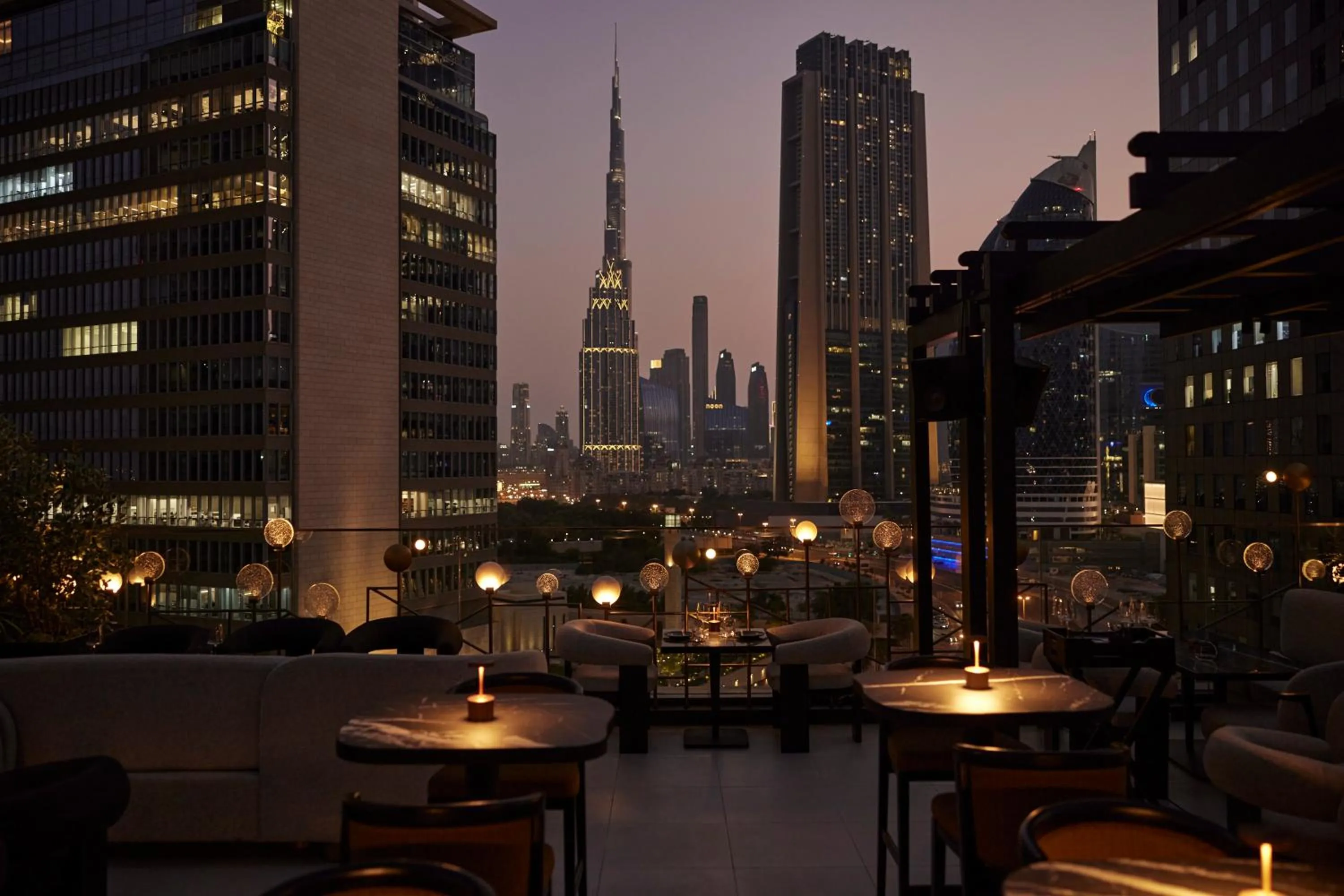 Lounge or bar in Four Seasons Hotel Dubai International Financial Centre