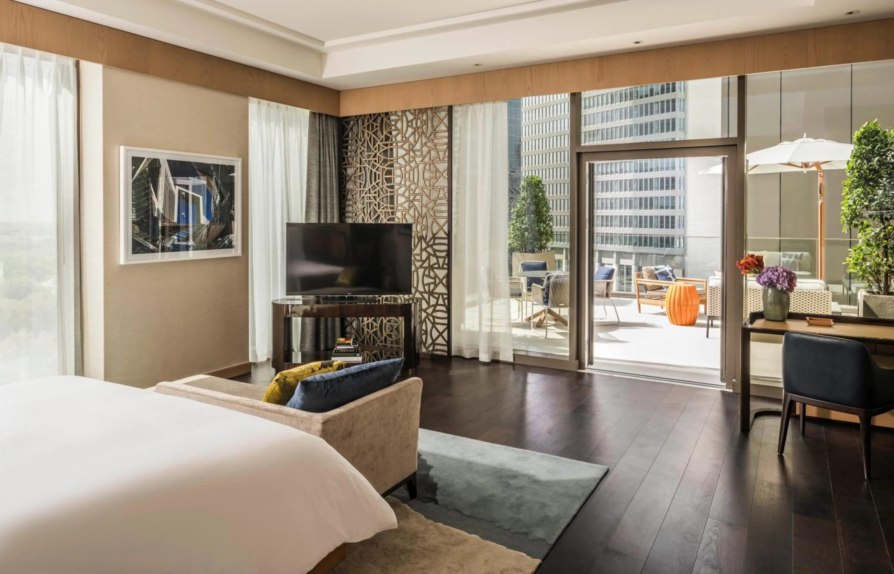 Balcony/Terrace, Bed in Four Seasons Hotel Dubai International Financial Centre
