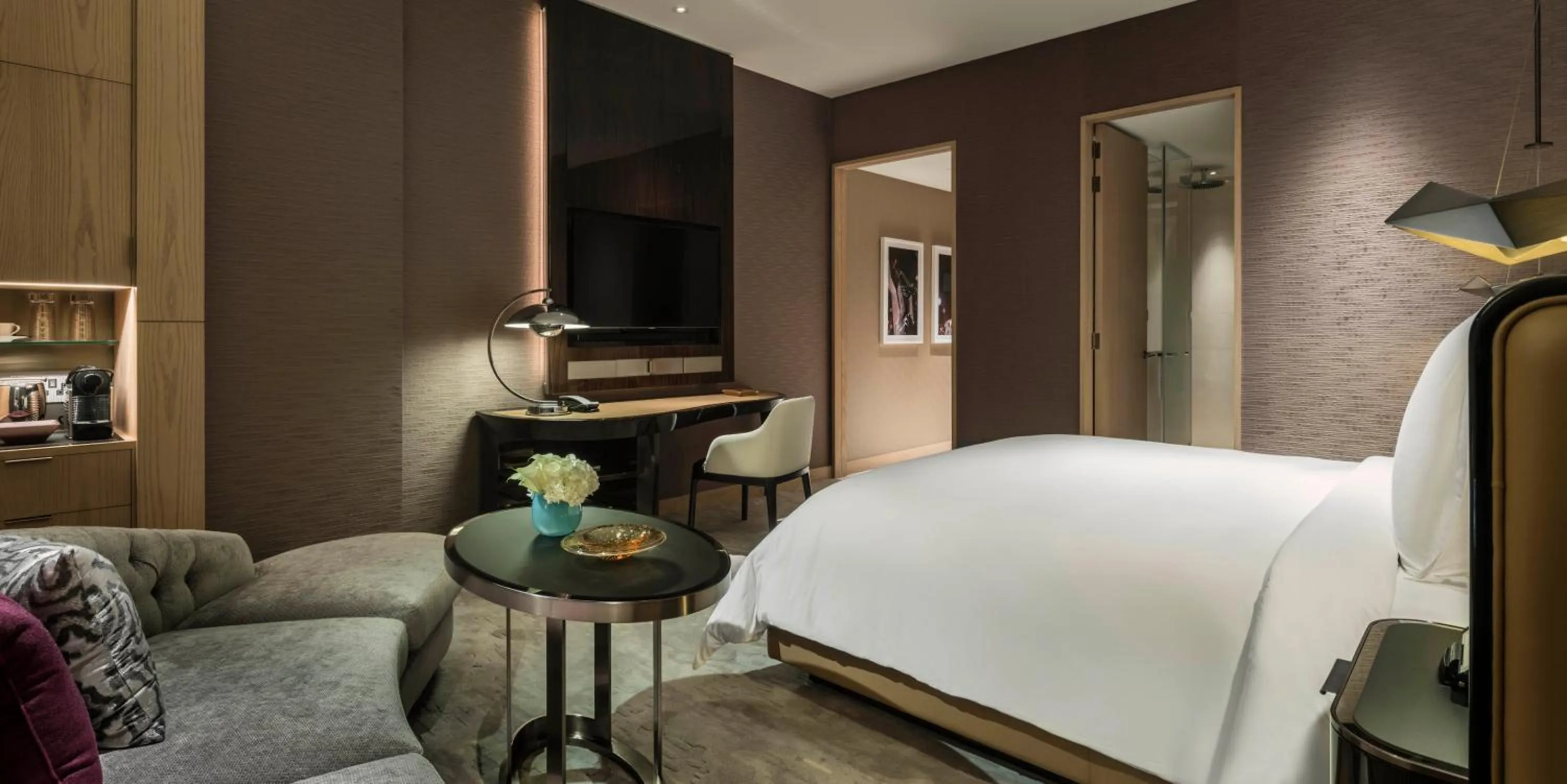 Bedroom, Bed in Four Seasons Hotel Dubai International Financial Centre