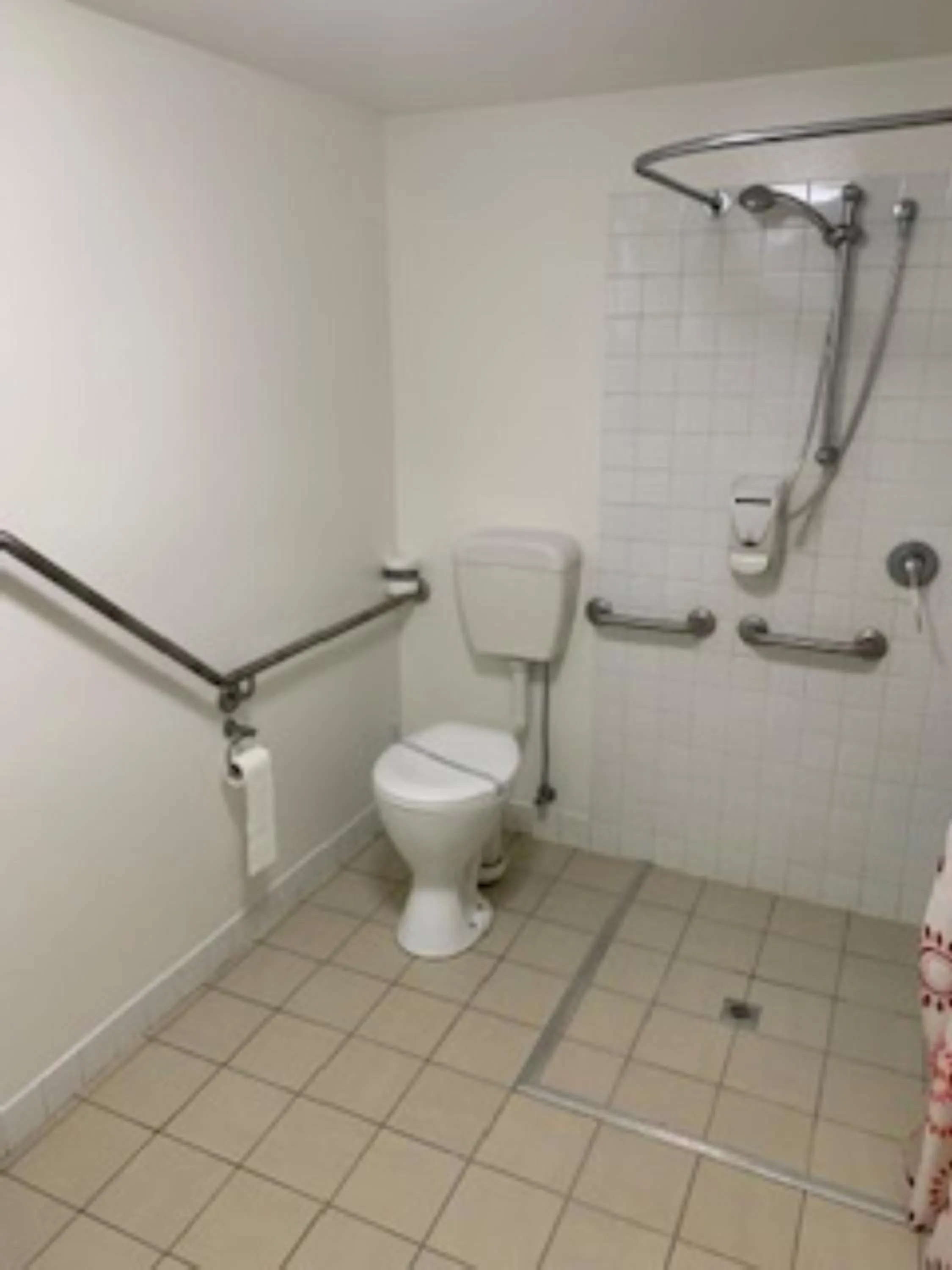 Queensport Tavern And Motel