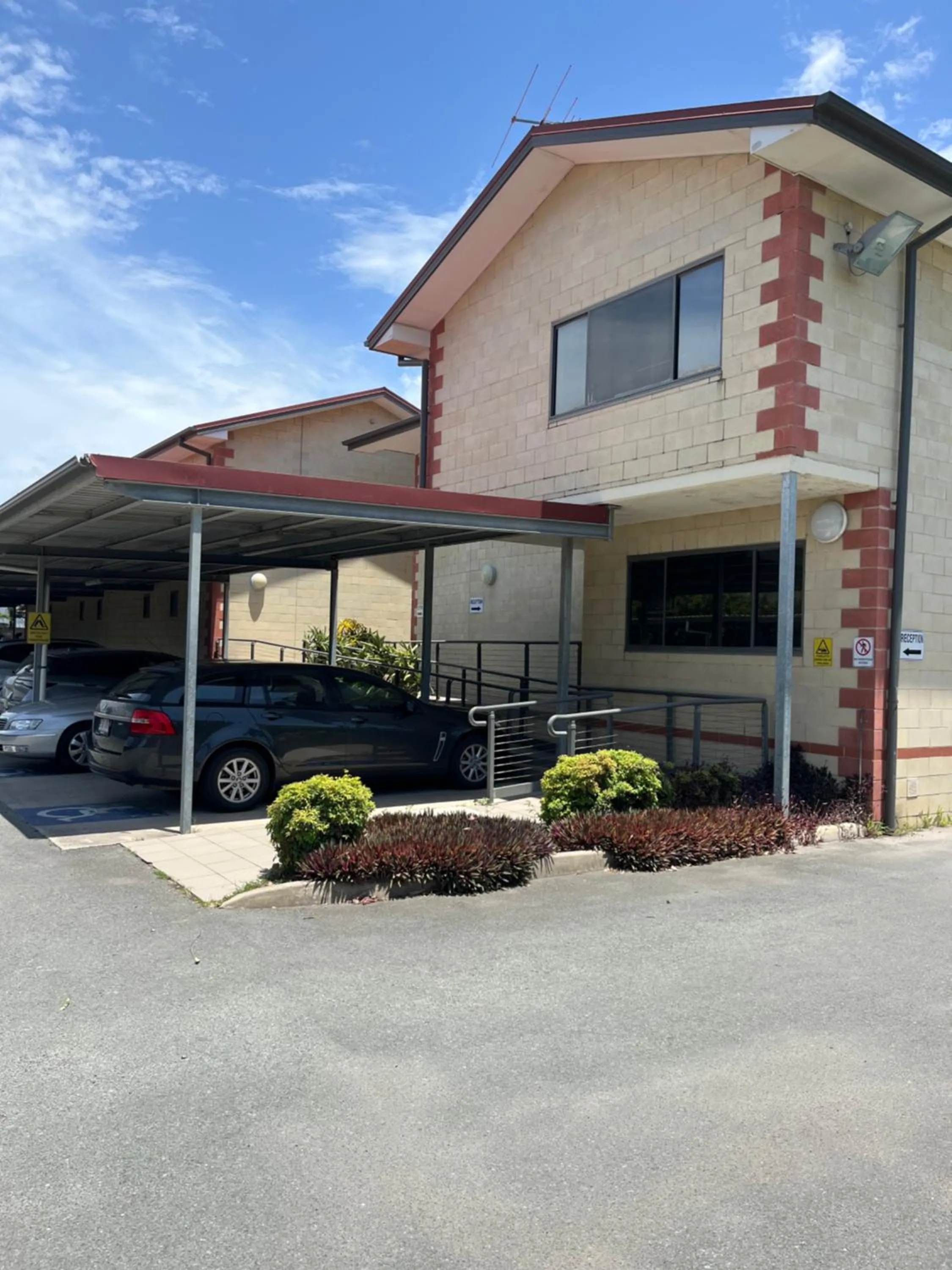 Lobby or reception in Queensport Tavern And Motel