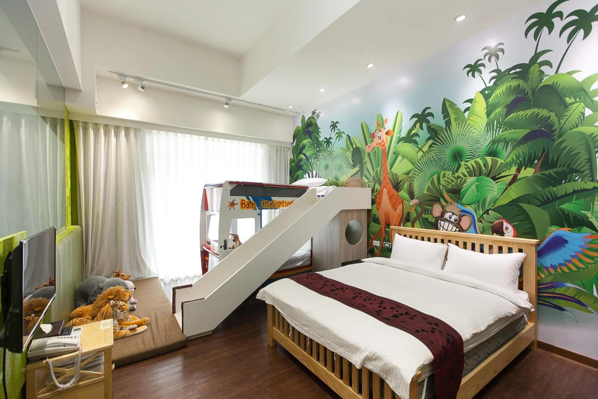 Photo of the whole room, Bed in Duoai Mineral Spring