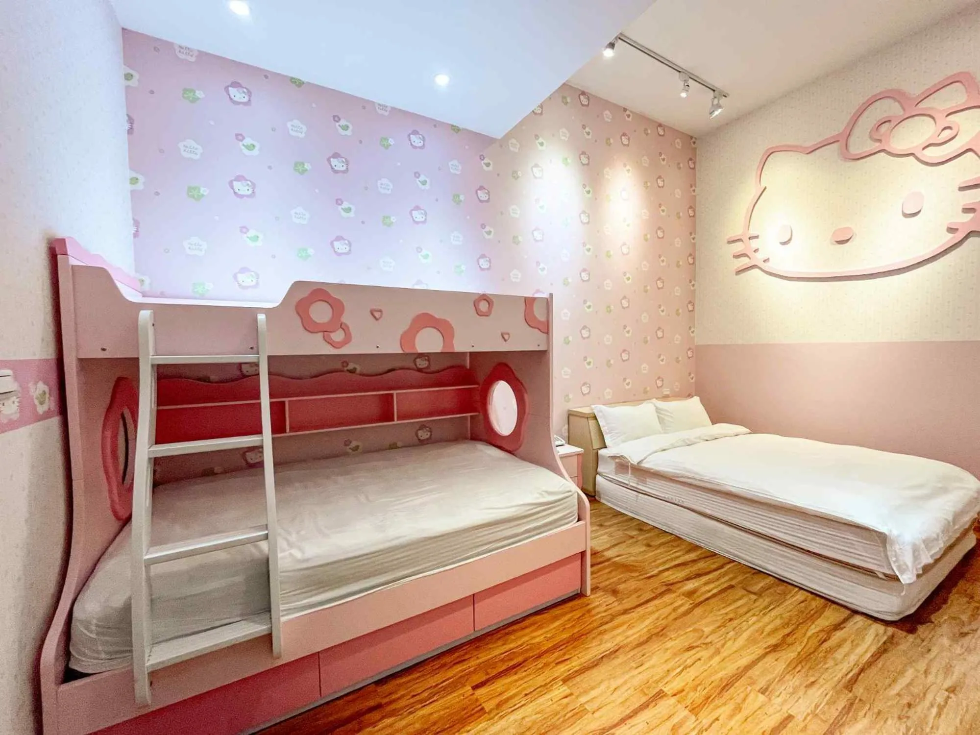 Photo of the whole room, Bed in Duoai Mineral Spring