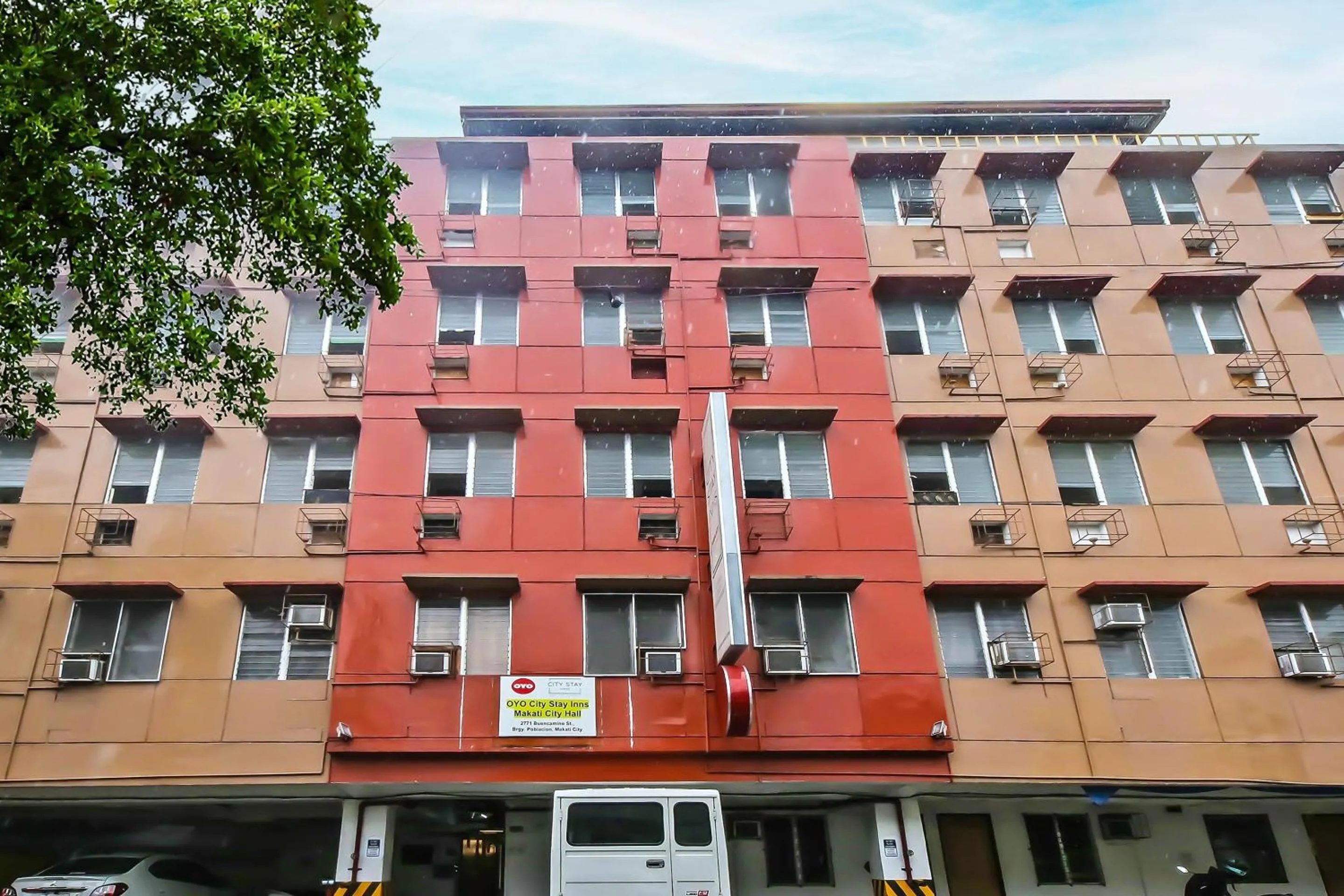 Facade/entrance in OYO 882 City Stay Inns Makati City Hall