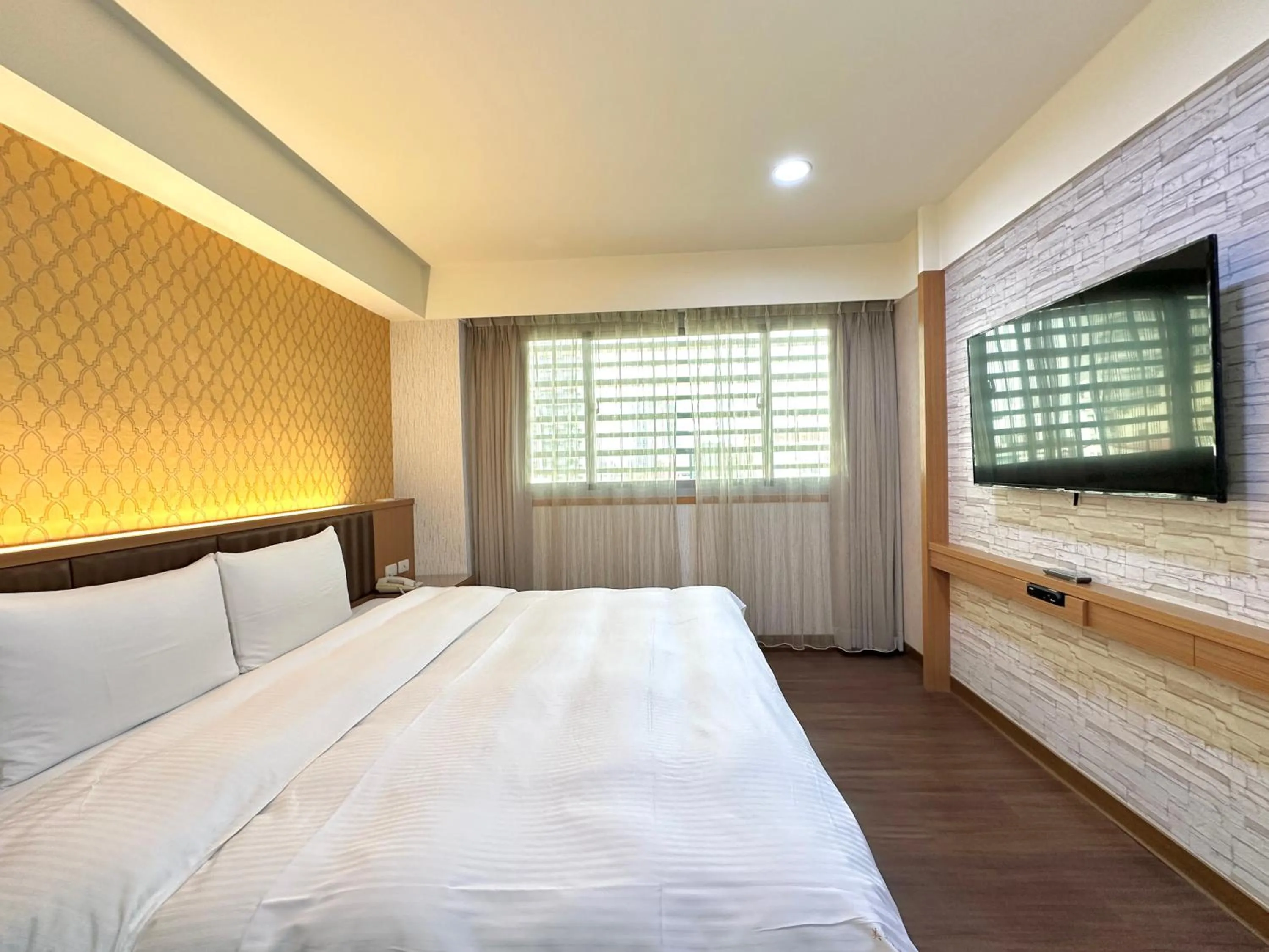 room service, Bed in Mei Hotel