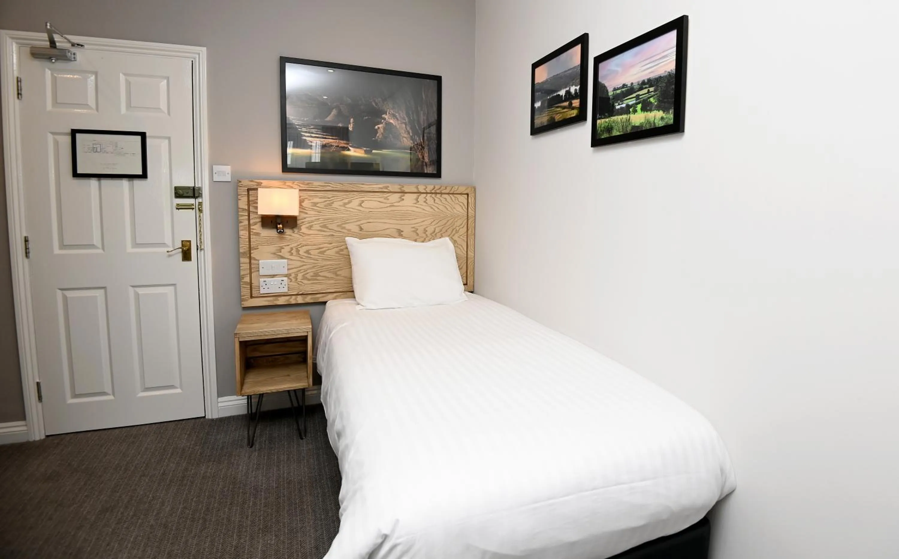 Bedroom, Bed in Fox & Goose, Barrow Gurney by Marston's Inns