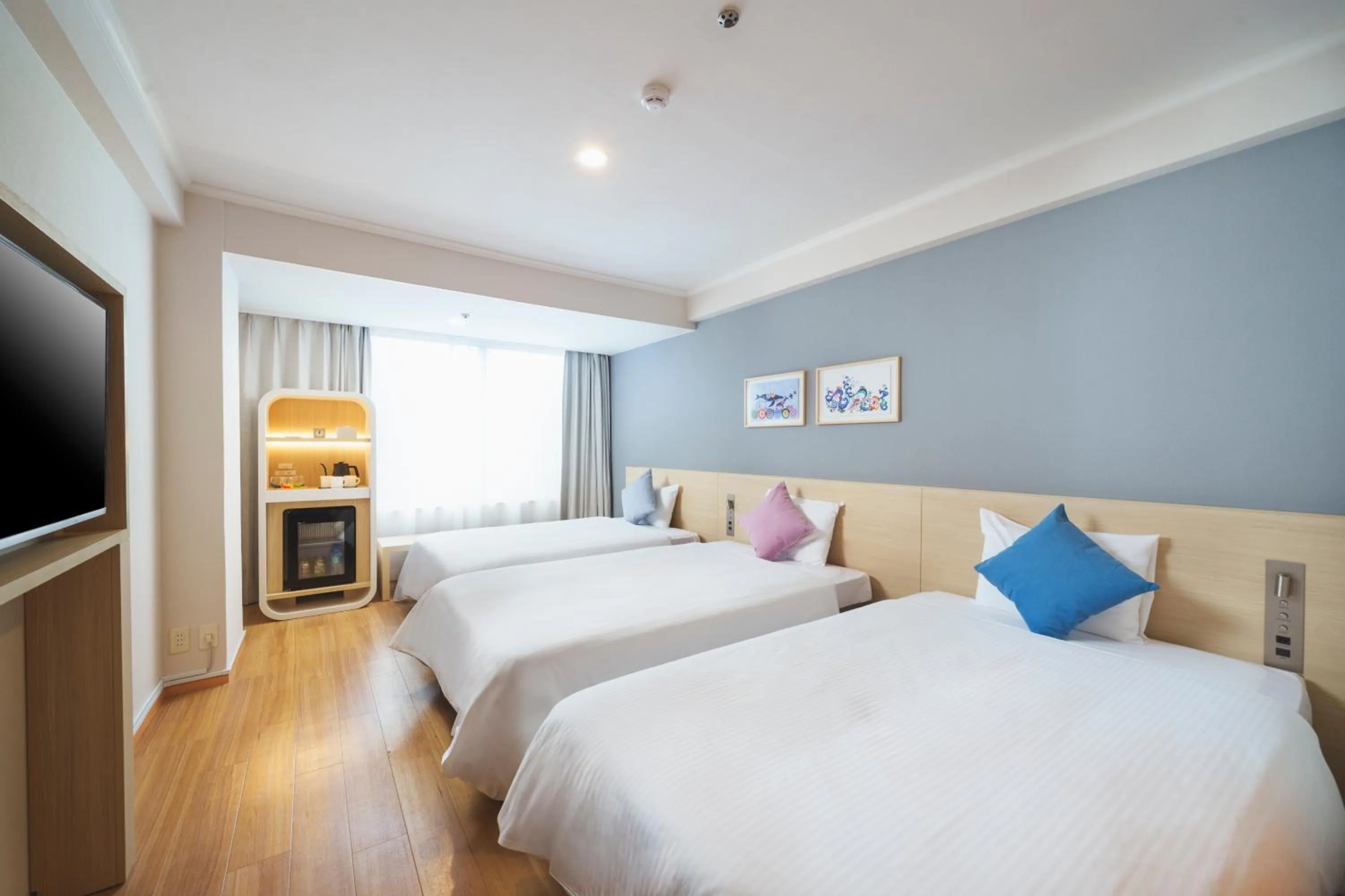 Photo of the whole room, Bed in 琉球オリオンホテル 那覇国際通り