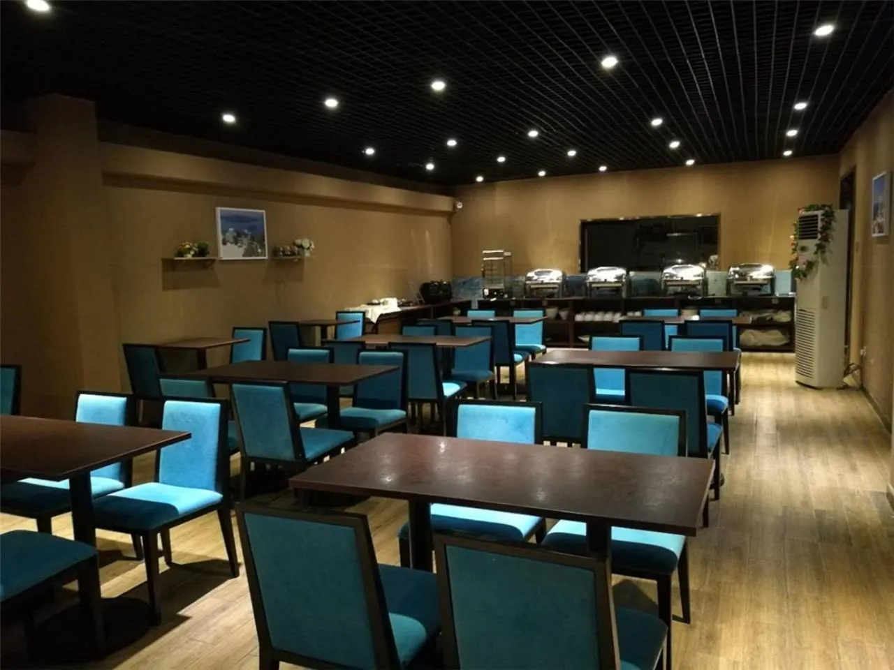 Restaurant/places to eat in lnsail Hotel Shenzhen Luohu Port Railway Station
