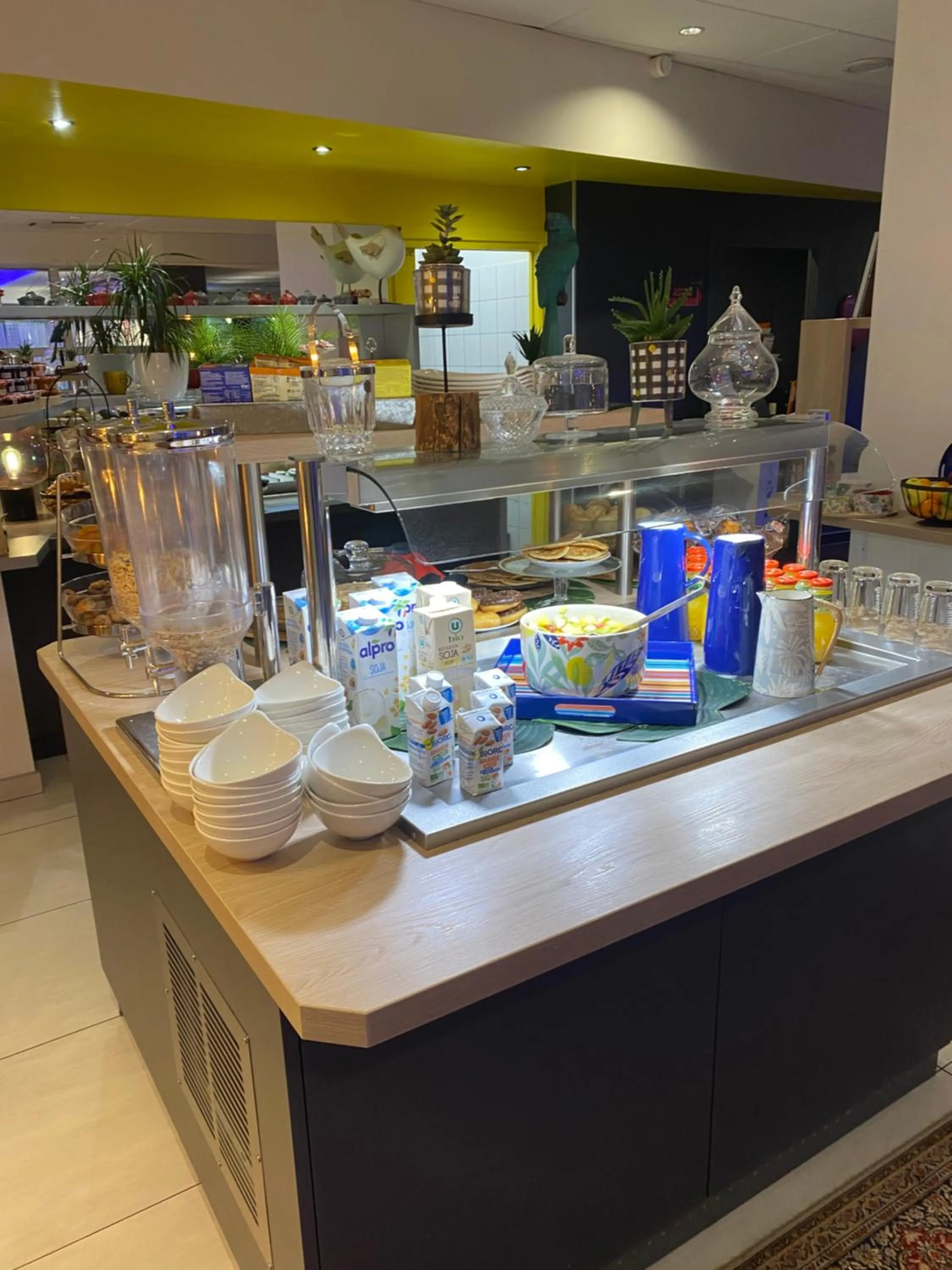 Buffet breakfast in Colmar Hotel