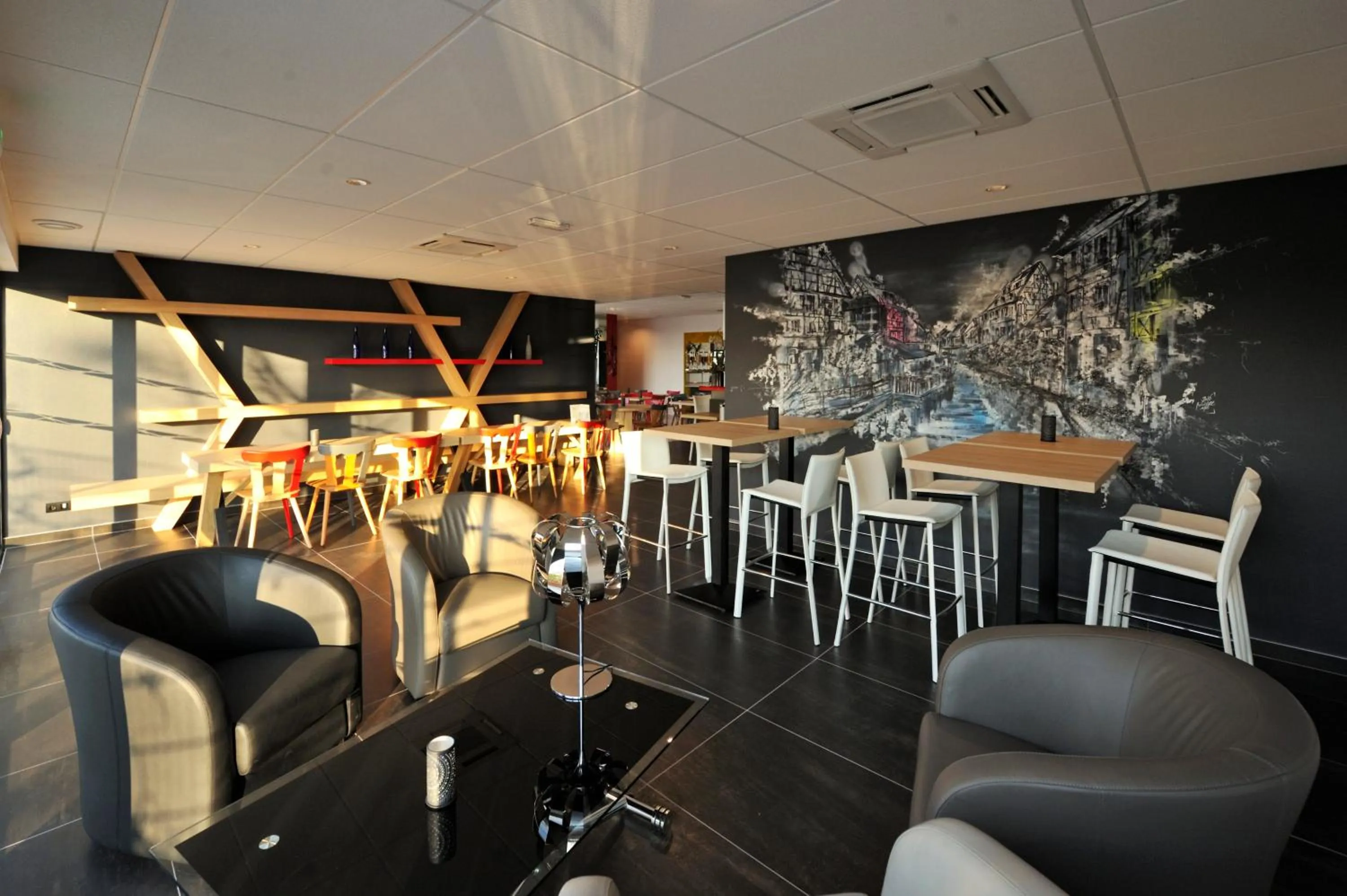 Communal lounge/ TV room in Colmar Hotel