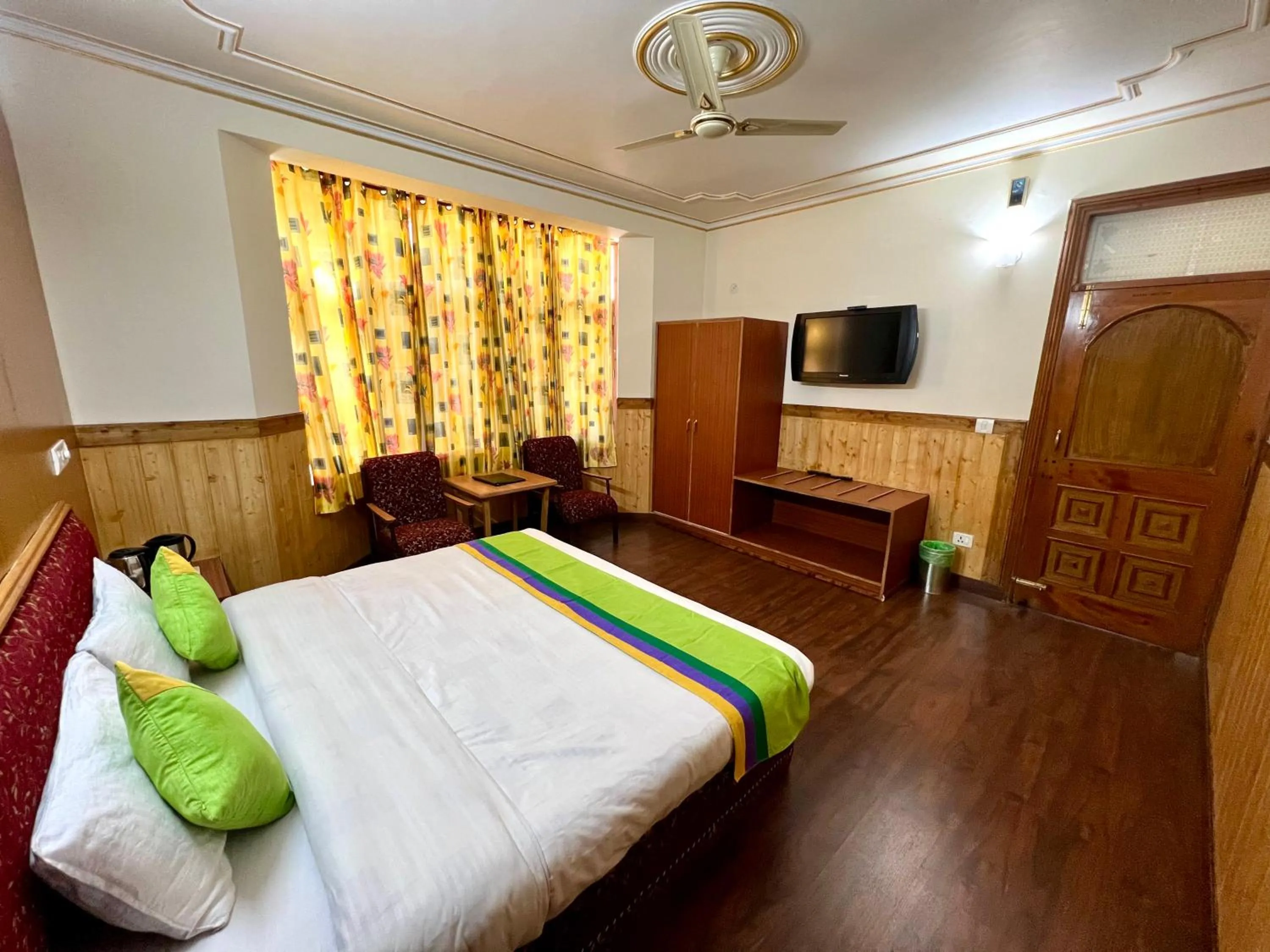 Bed in Woodstock Inn Manali 800 Mtrs from Mall Road
