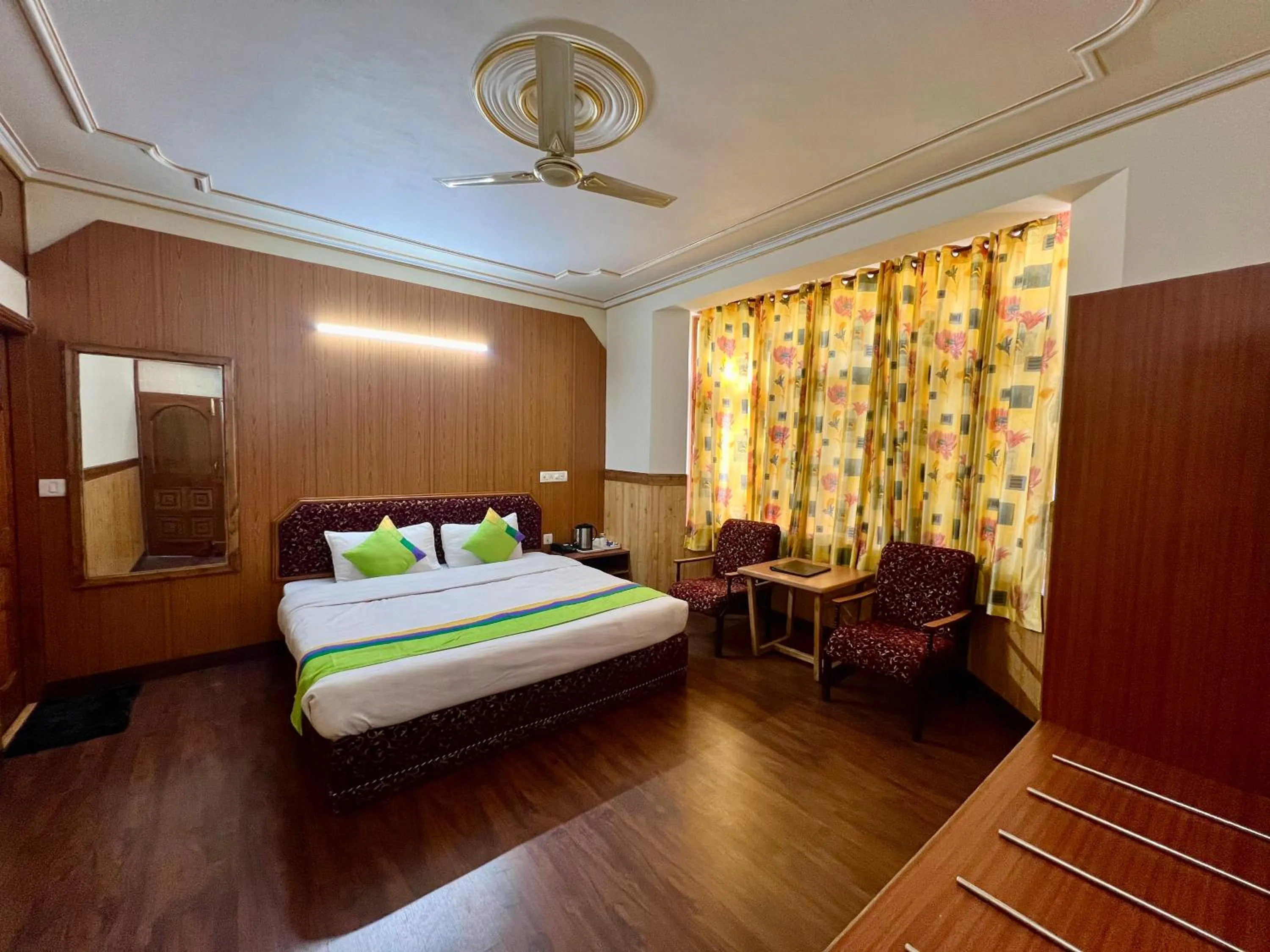 Bed in Woodstock Inn Manali 800 Mtrs from Mall Road