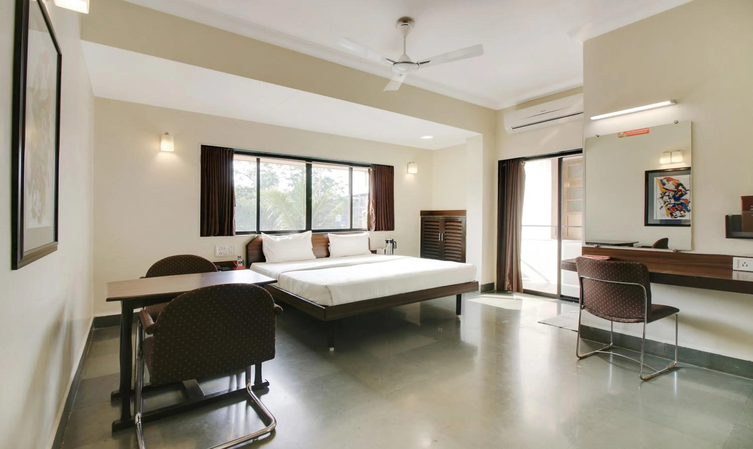 Photo of the whole room, Bed in Hotel Hospice