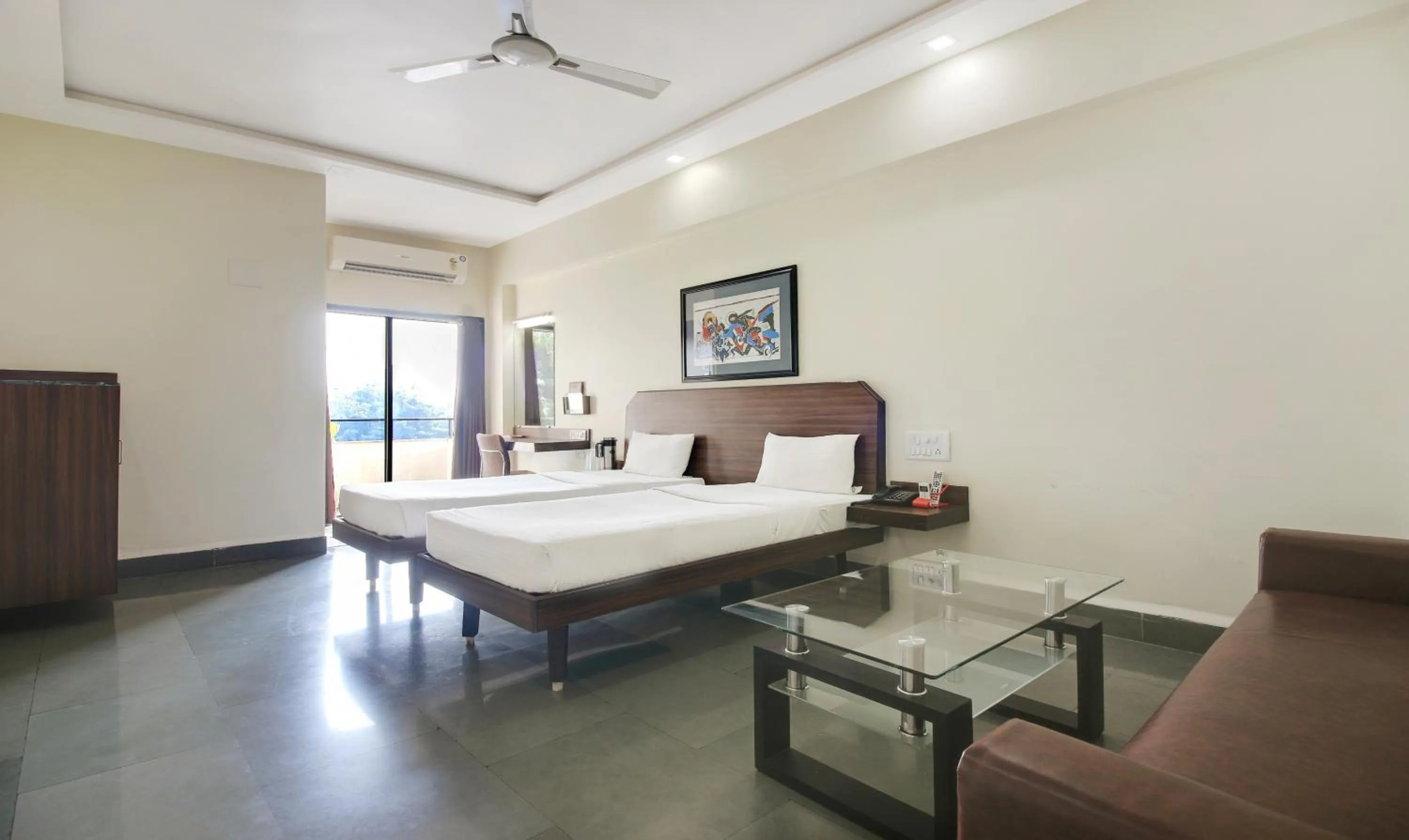 Photo of the whole room, Bed in Hotel Hospice