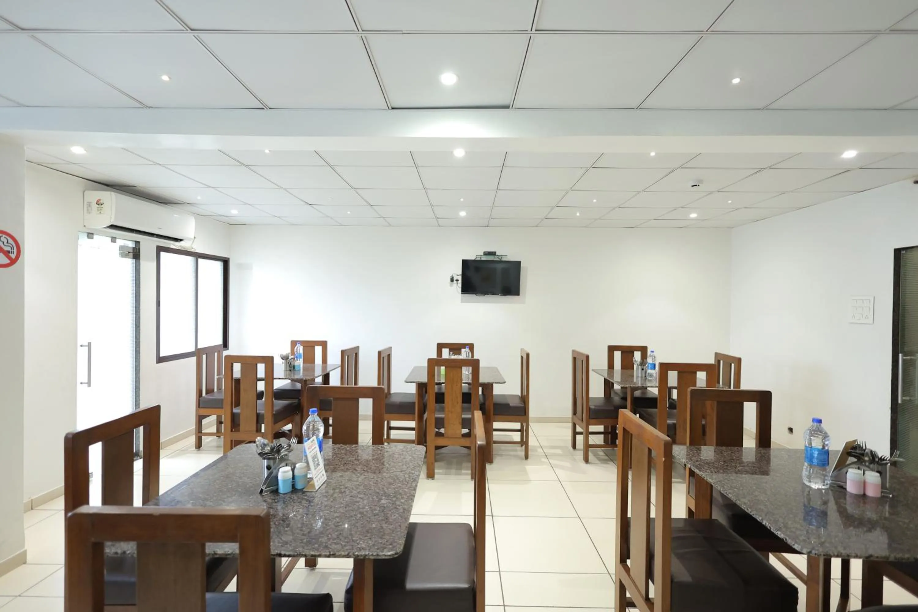 Restaurant/places to eat in Hotel Hospice