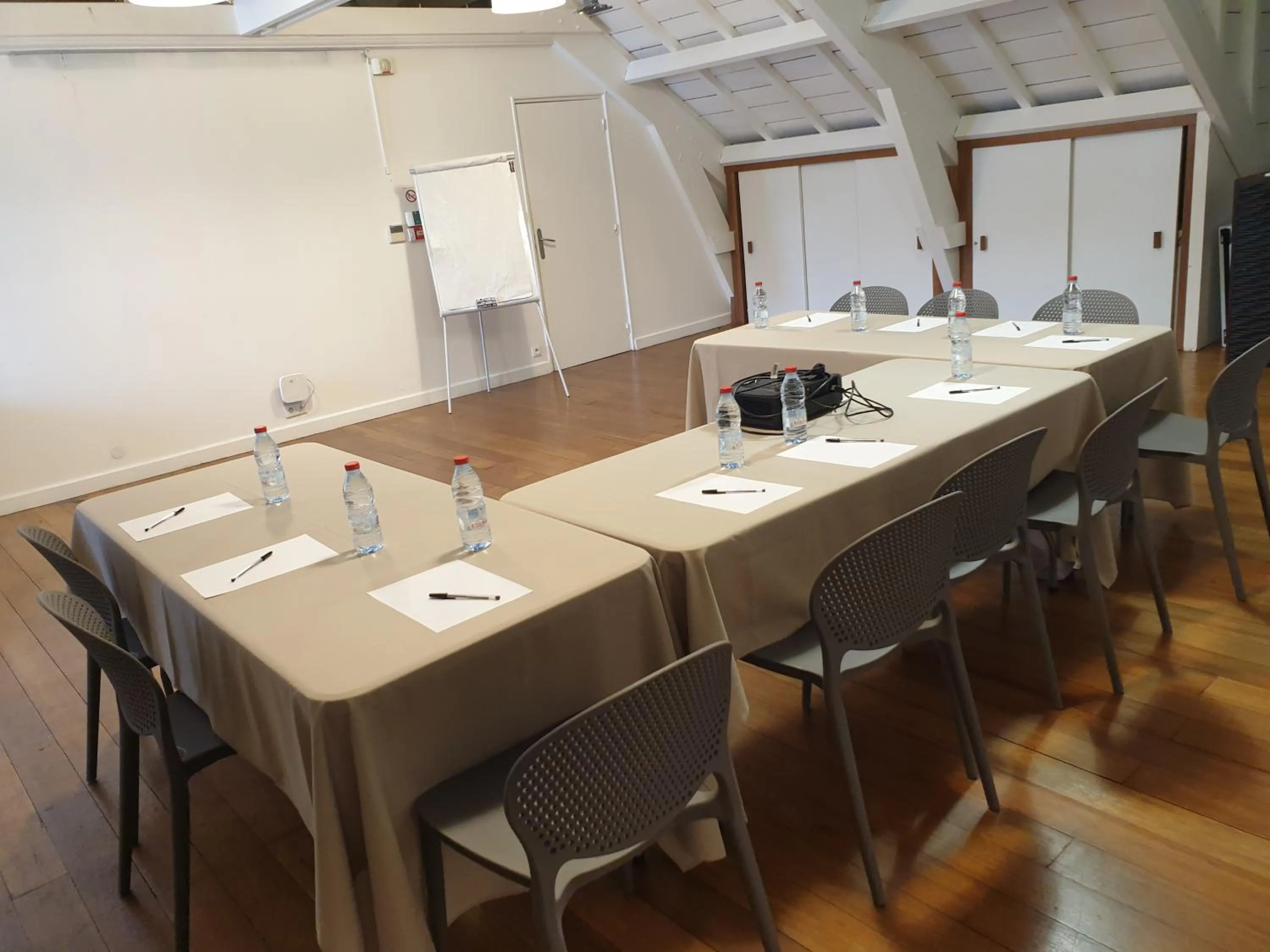 Meeting/conference room in Villa Angélique - Hôtel classé Monument Historique