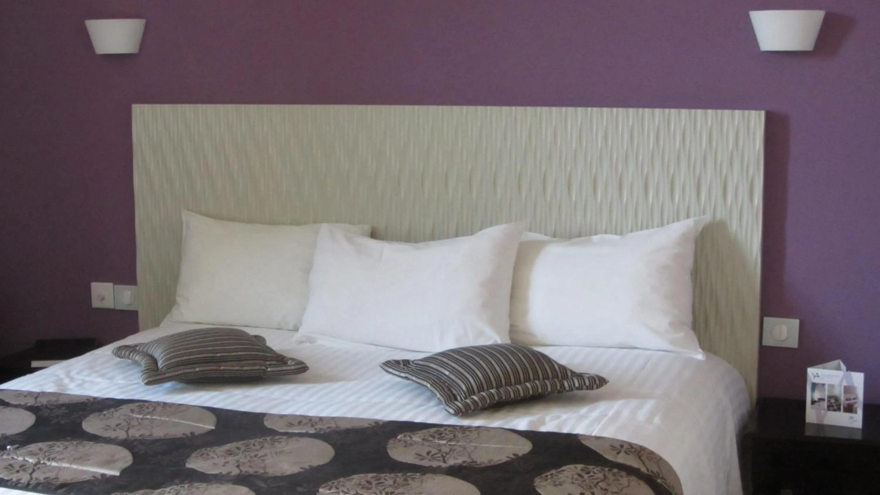 Bed in Villa Angélique - Hôtel classé Monument Historique