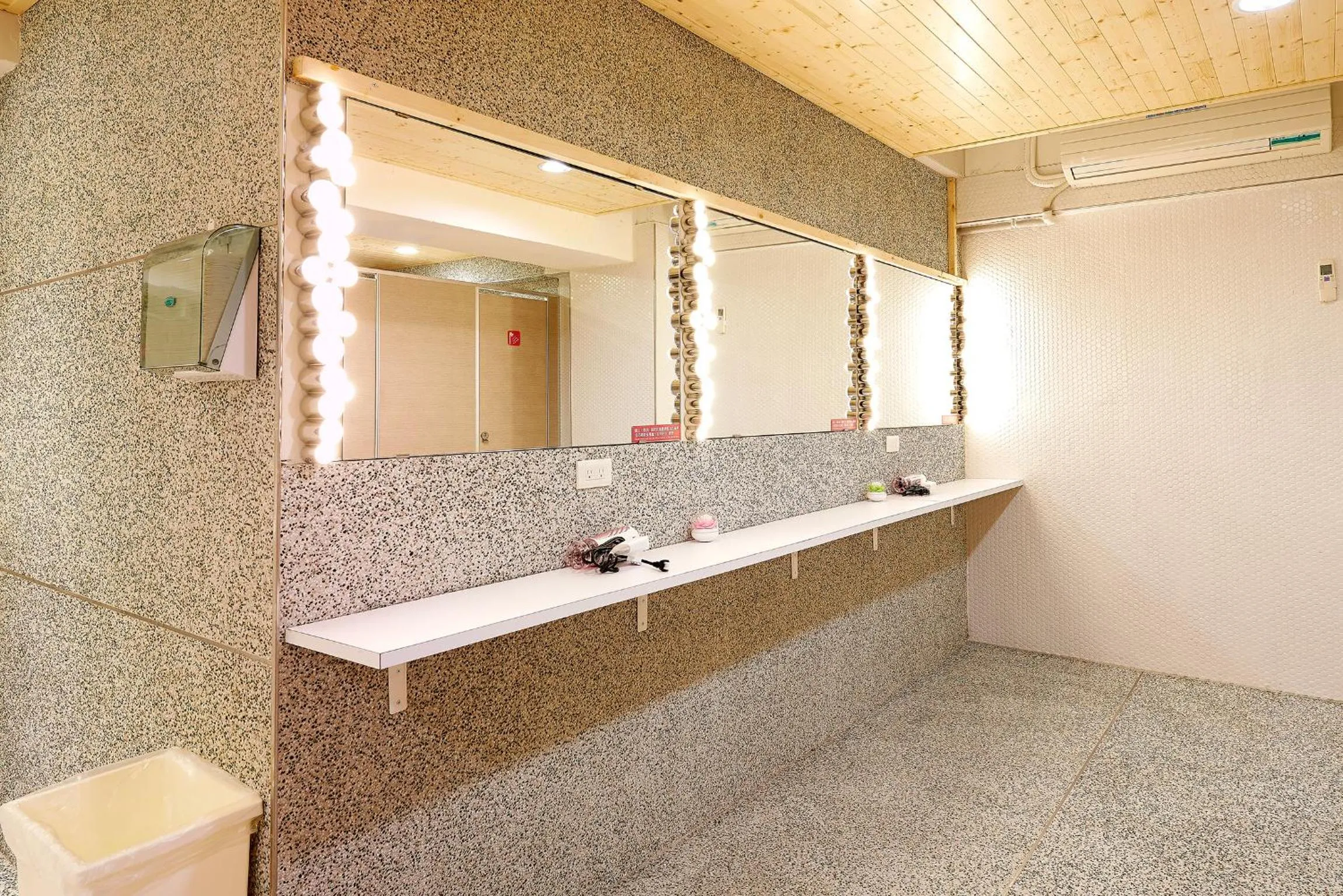 Bathroom in Ease Single Inn