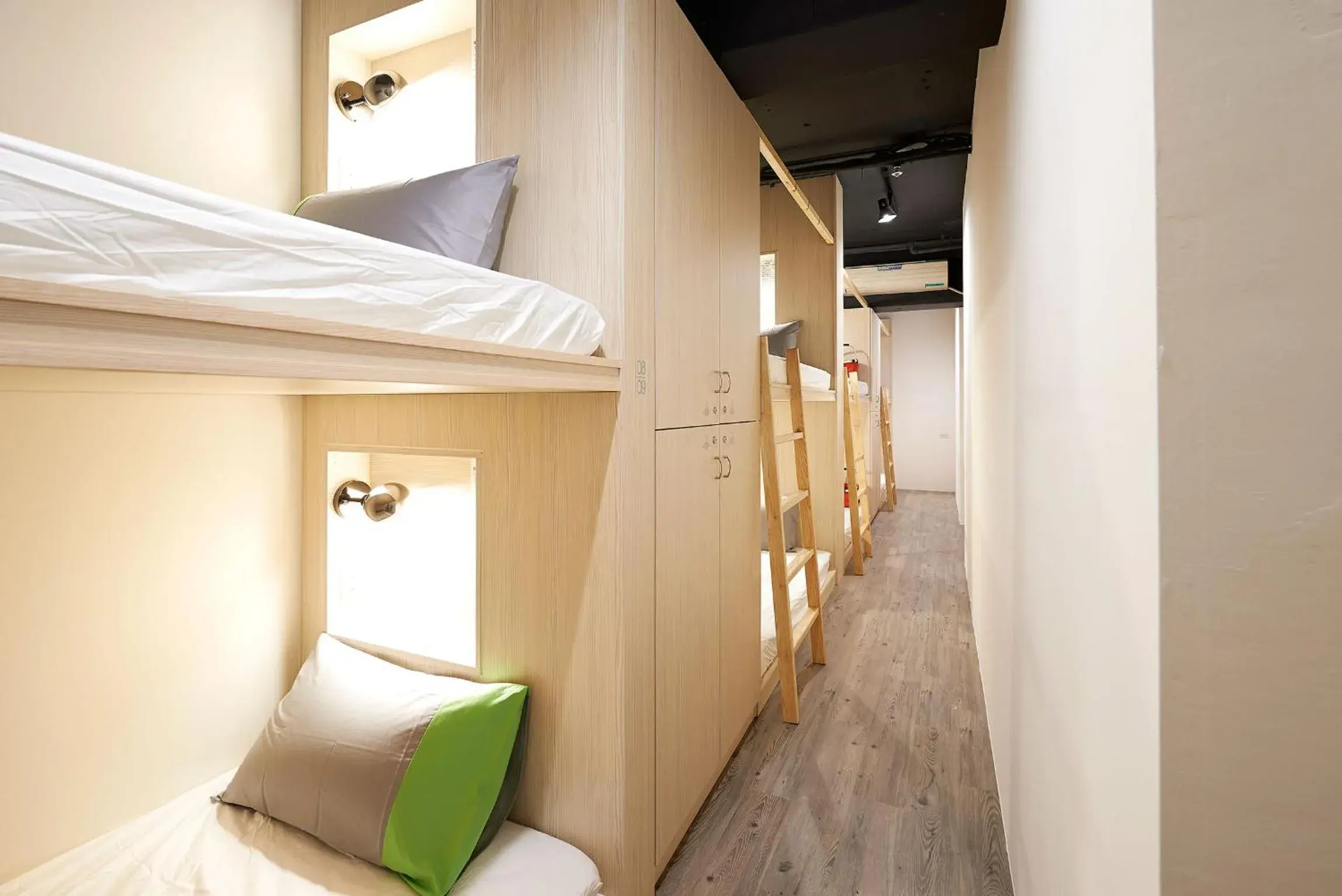 Lower Bunk Bed in Female Dormitory Room in Ease Single Inn Lower Bunk Bed in Female Dormitory Room in Ease Single Inn