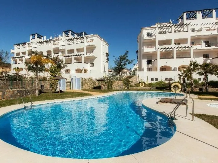 2108-Nice apt with pool close from beach and bars