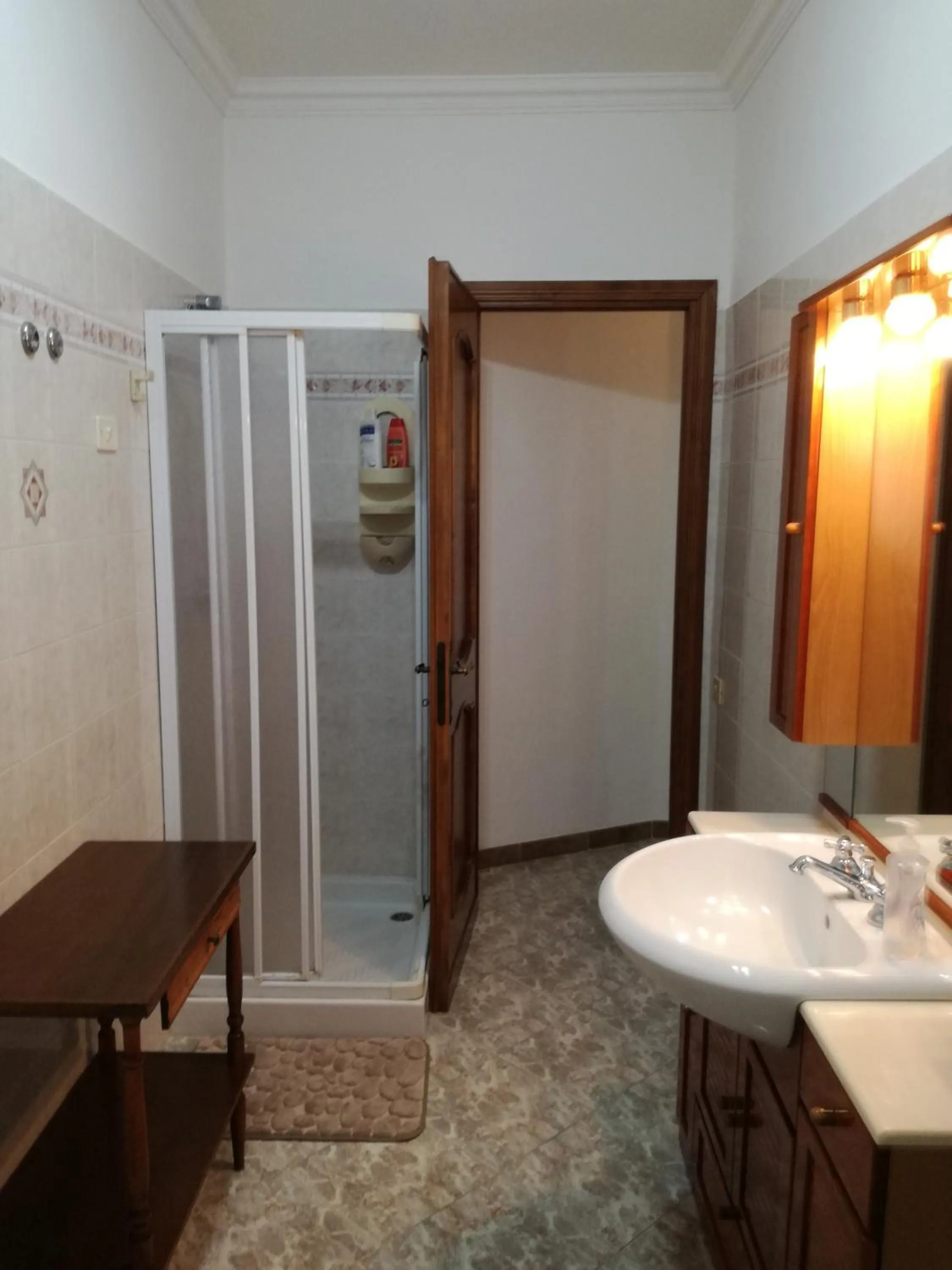 Shower in B&B Casa degli Ulivi