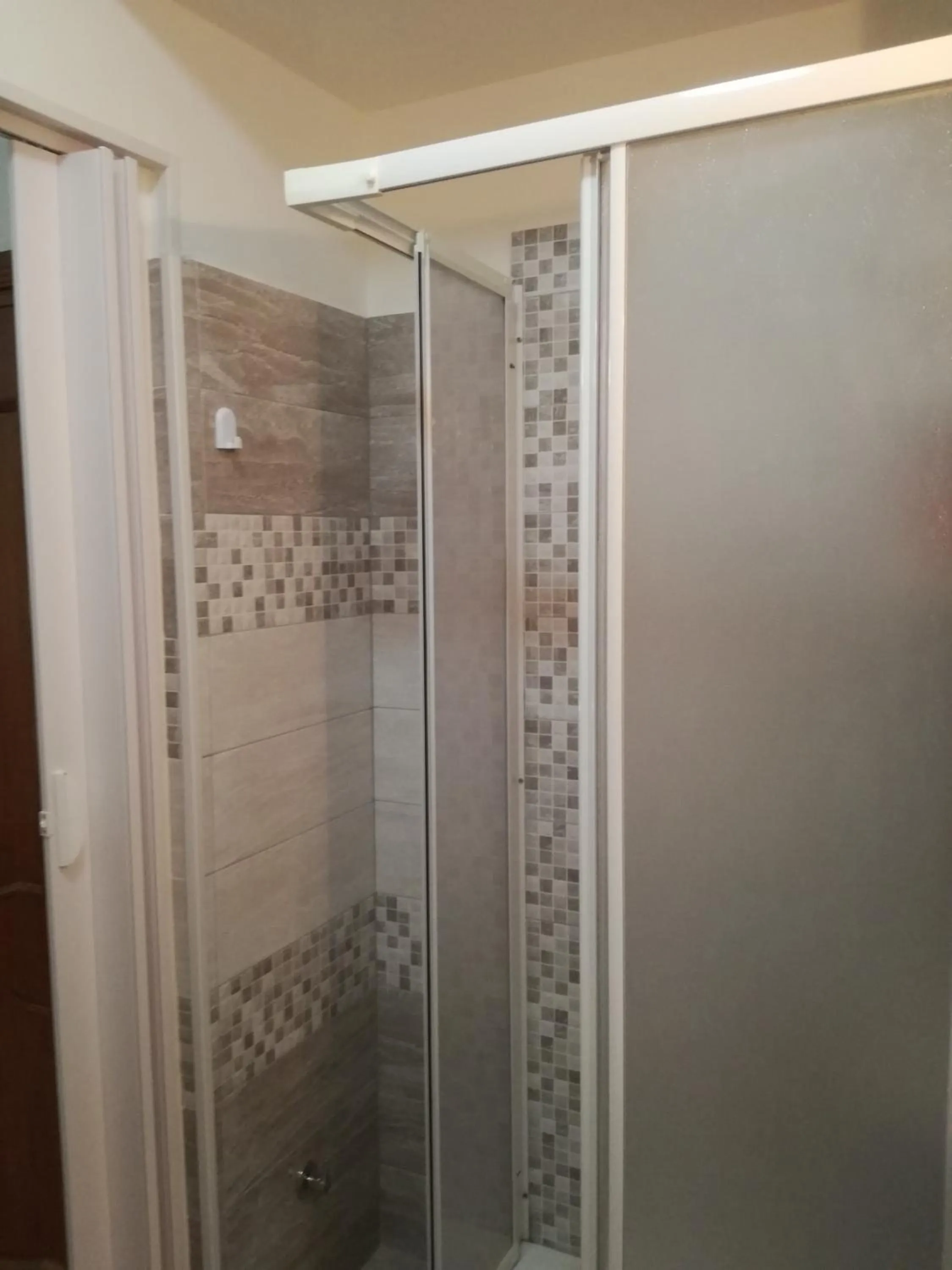 Shower in B&B Casa degli Ulivi