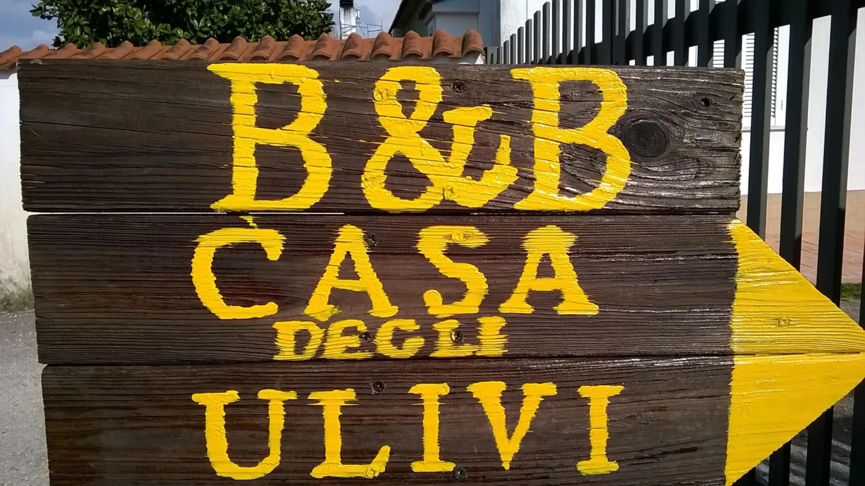 Property logo or sign in B&B Casa degli Ulivi