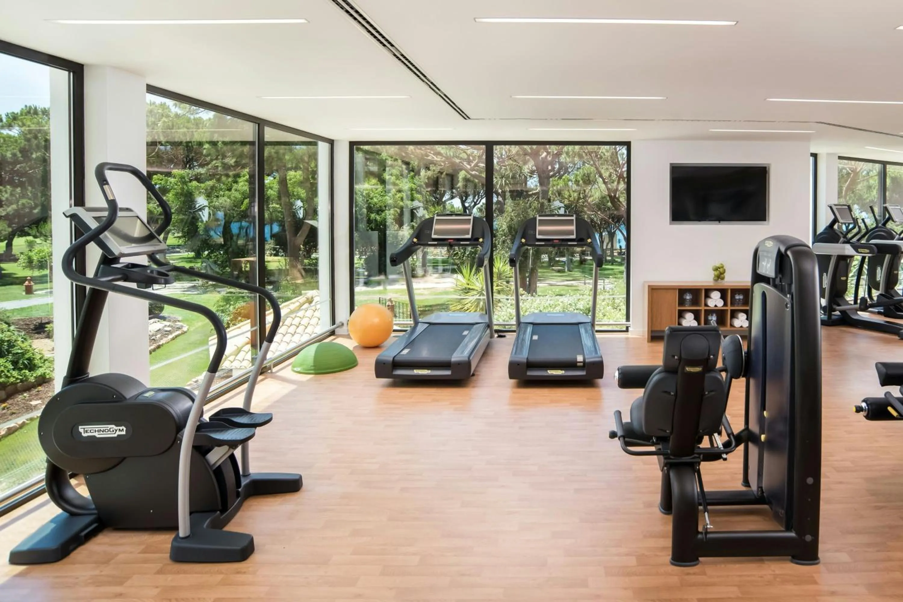 Fitness centre/facilities in Pine Cliffs Ocean Suites, a Luxury Collection Resort & Spa, Algarve