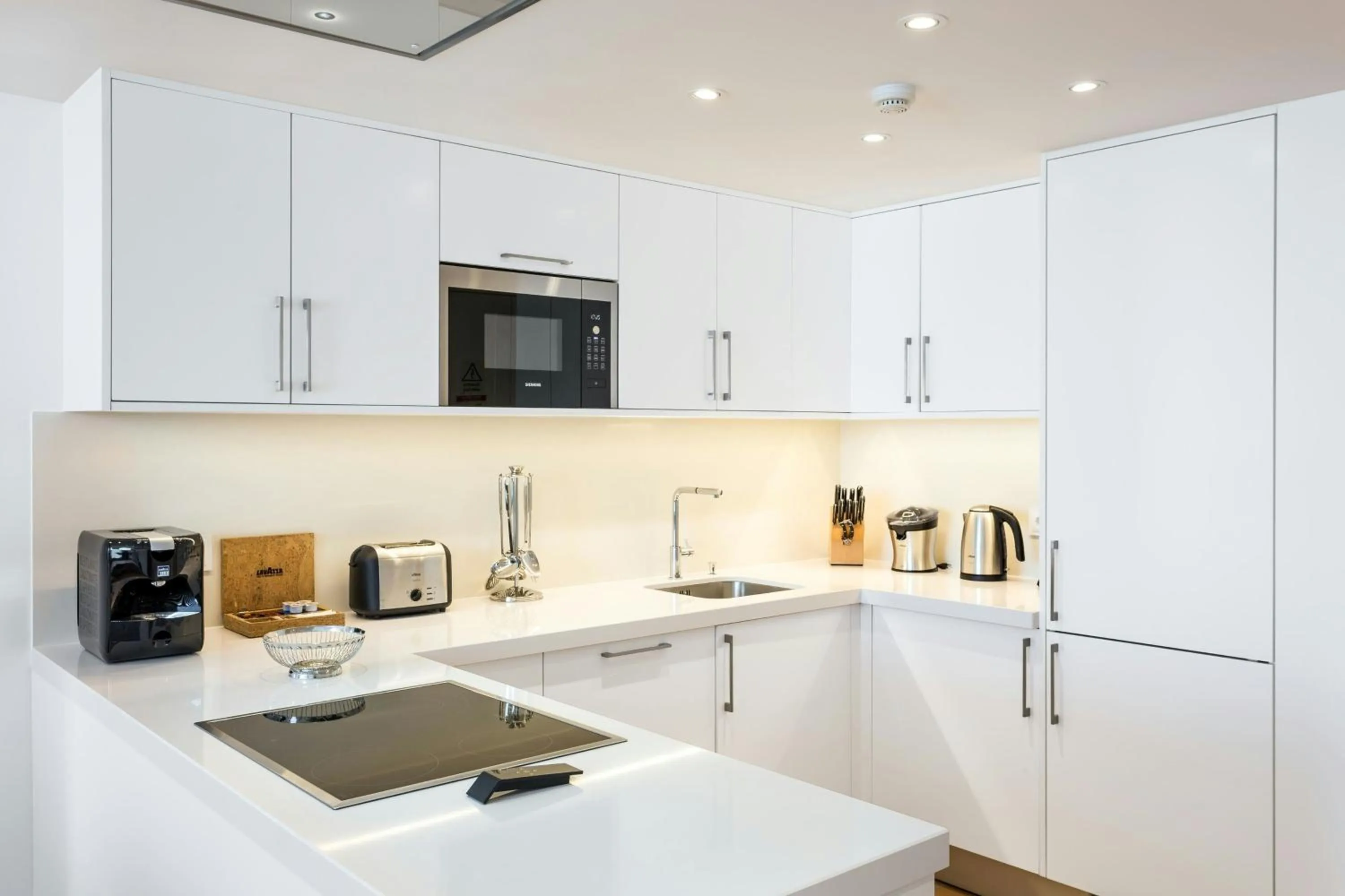 Kitchen or kitchenette in Pine Cliffs Ocean Suites, a Luxury Collection Resort & Spa, Algarve