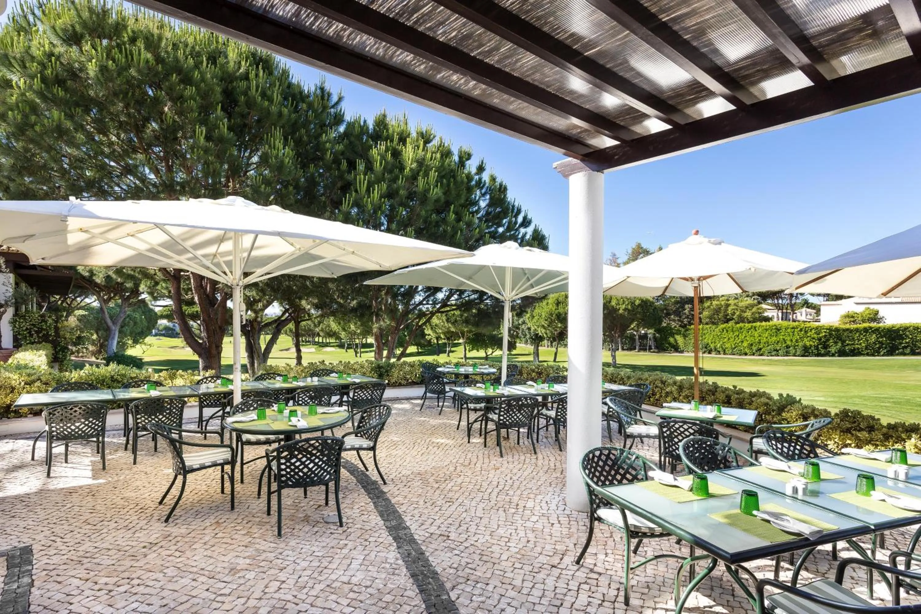 Restaurant/places to eat in Pine Cliffs Ocean Suites, a Luxury Collection Resort & Spa, Algarve