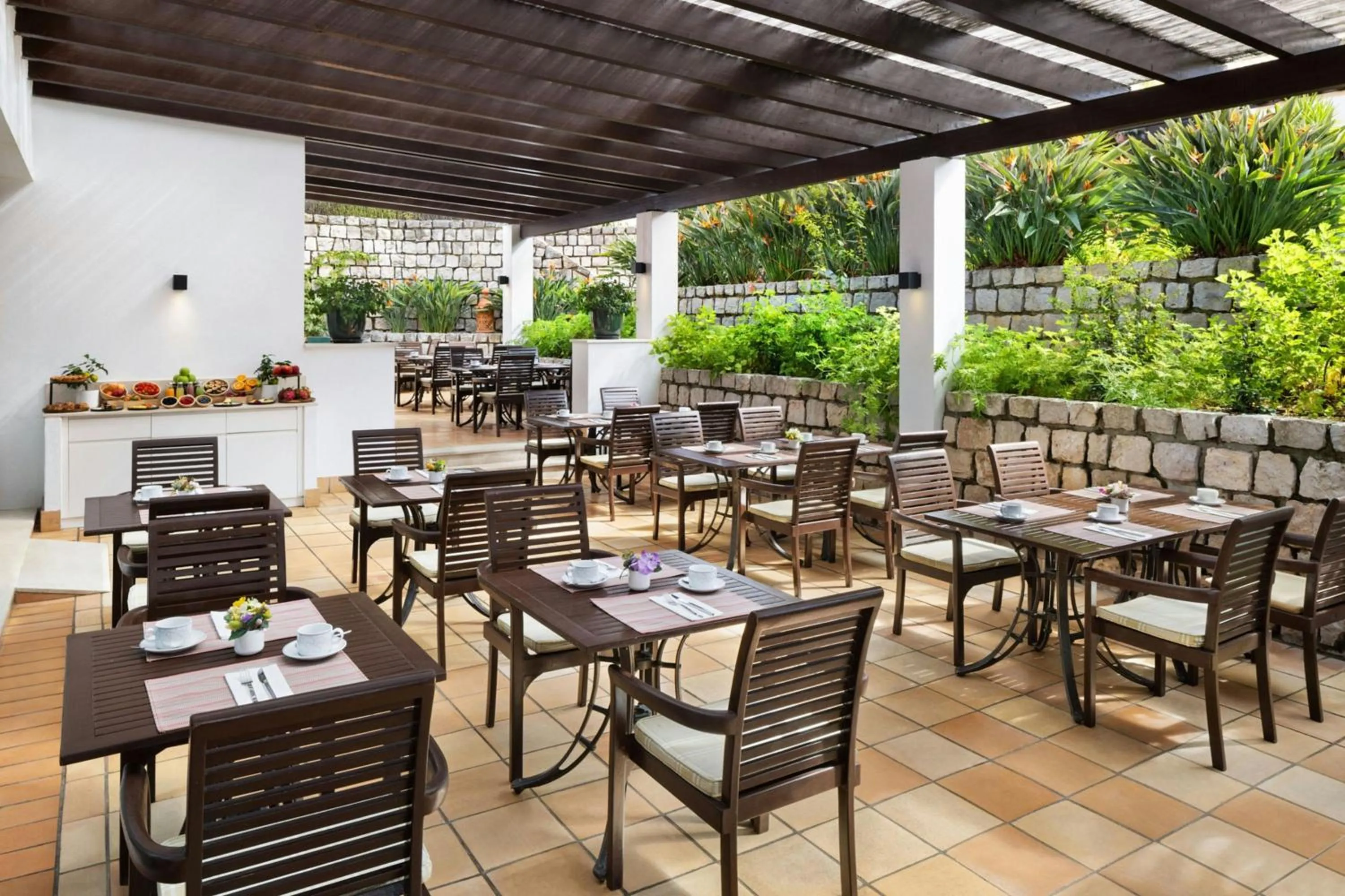 Restaurant/places to eat in Pine Cliffs Ocean Suites, a Luxury Collection Resort & Spa, Algarve
