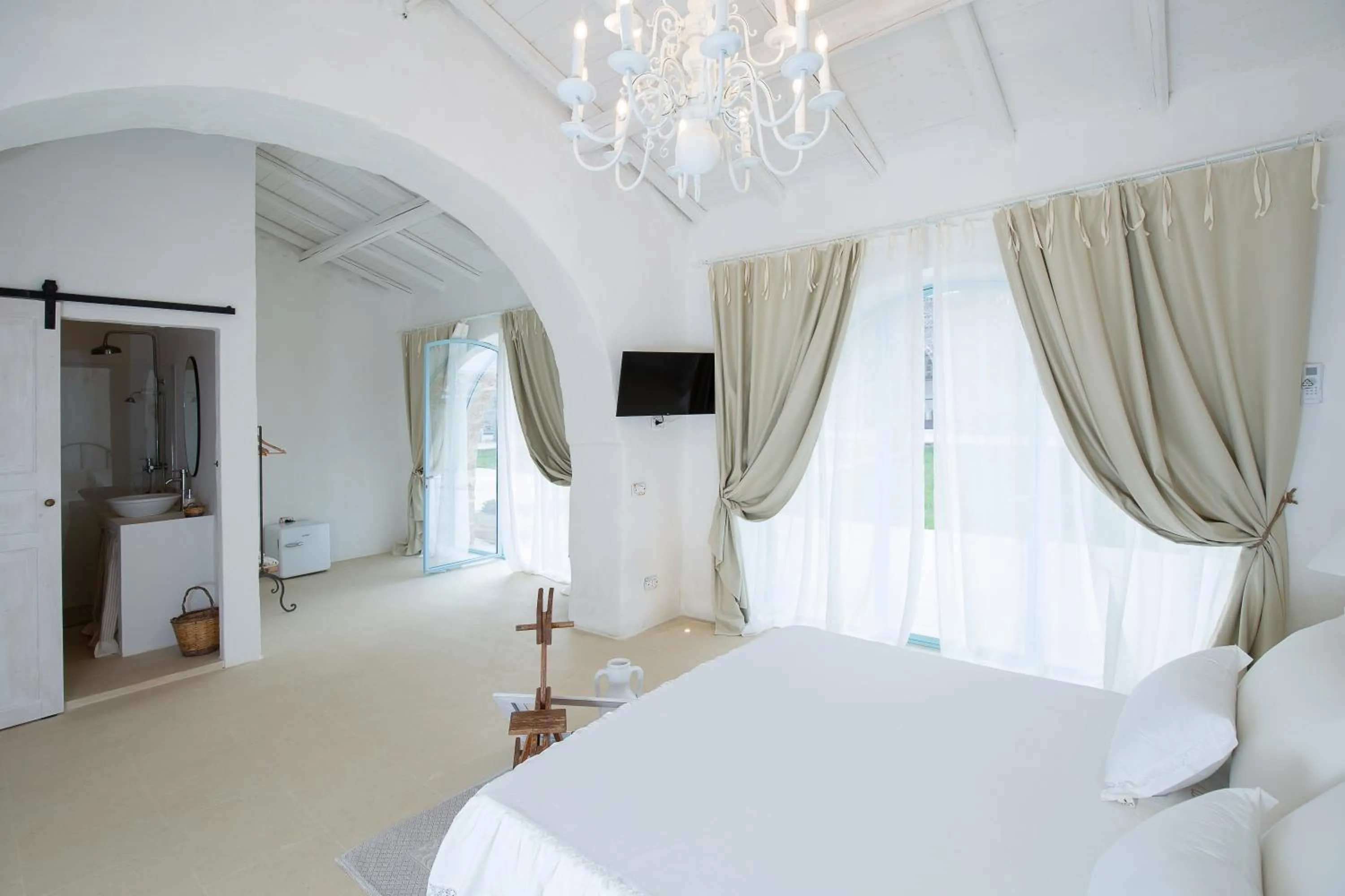 Photo of the whole room, Bed in Masseria Violante Boutique Hotel