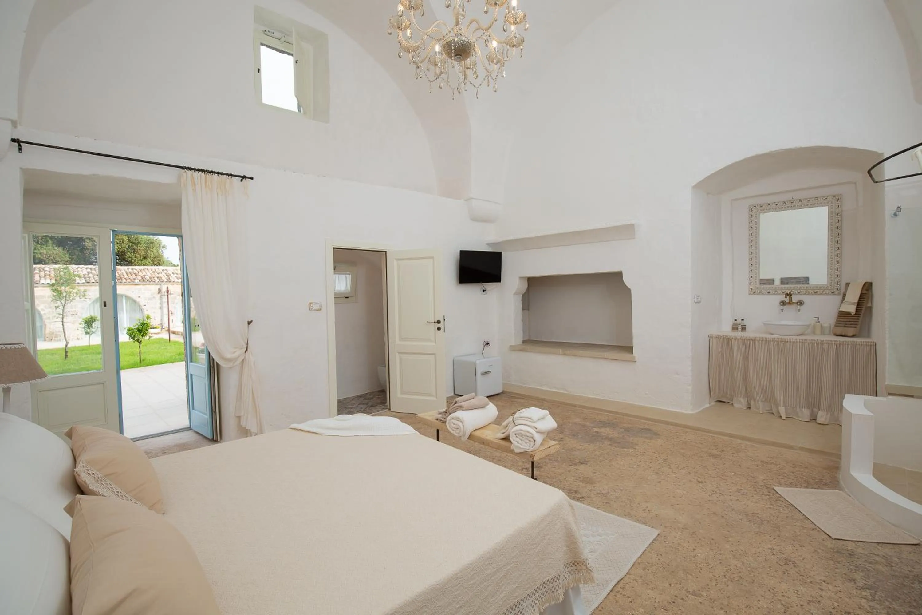 Photo of the whole room in Masseria Violante Boutique Hotel